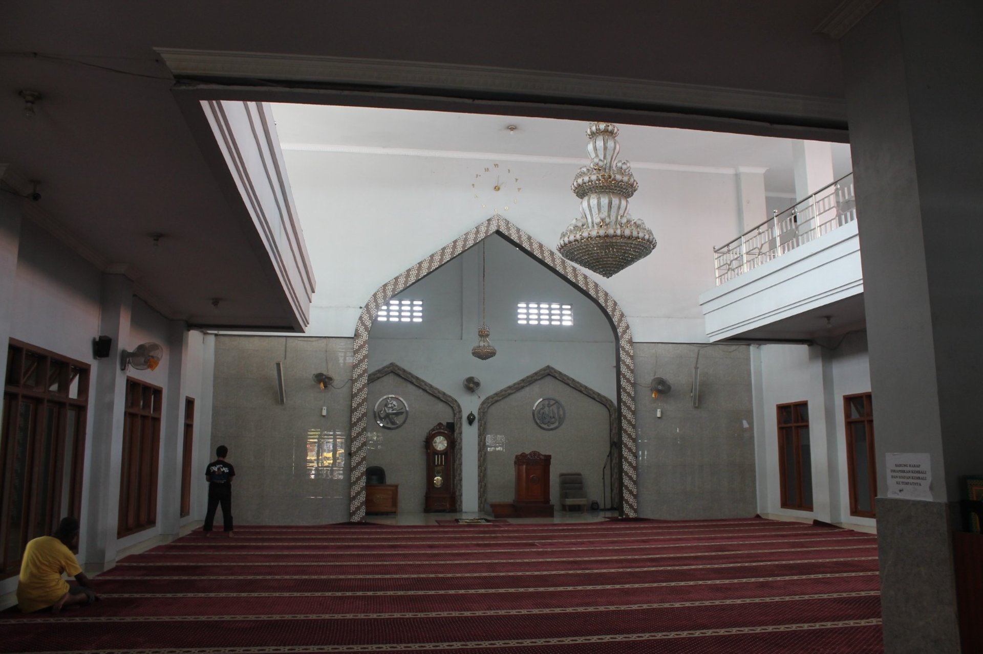 black and white bed linen