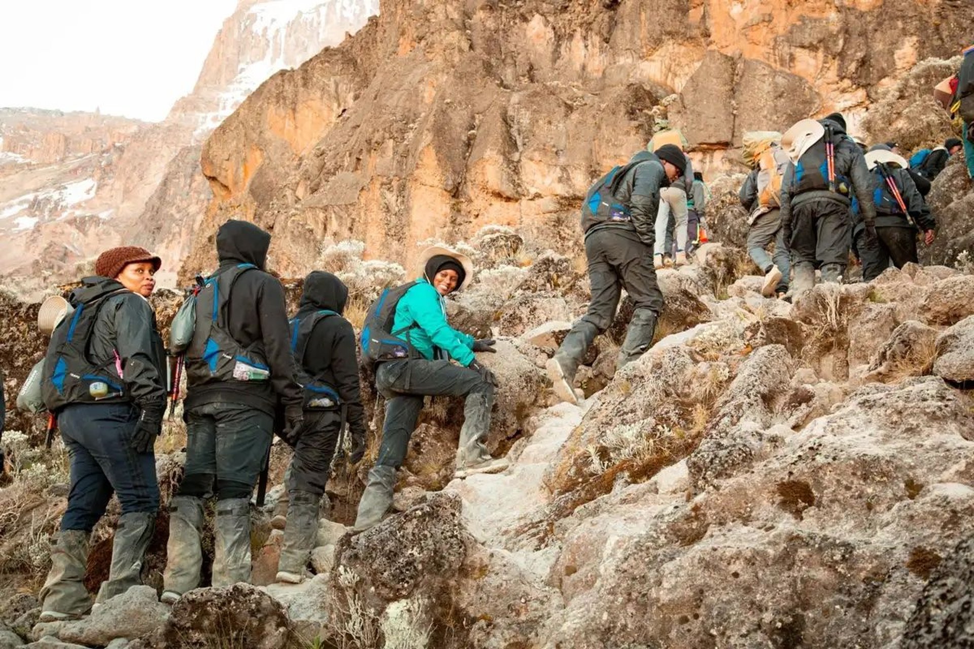 gray computer monitor