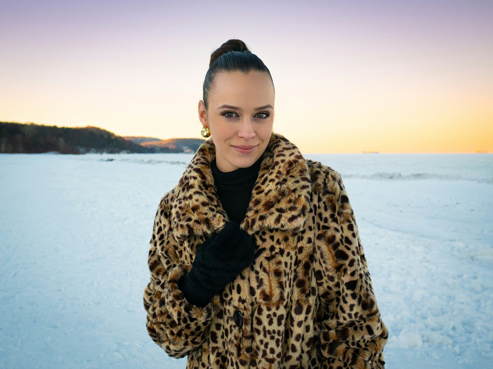 black and white bed linen