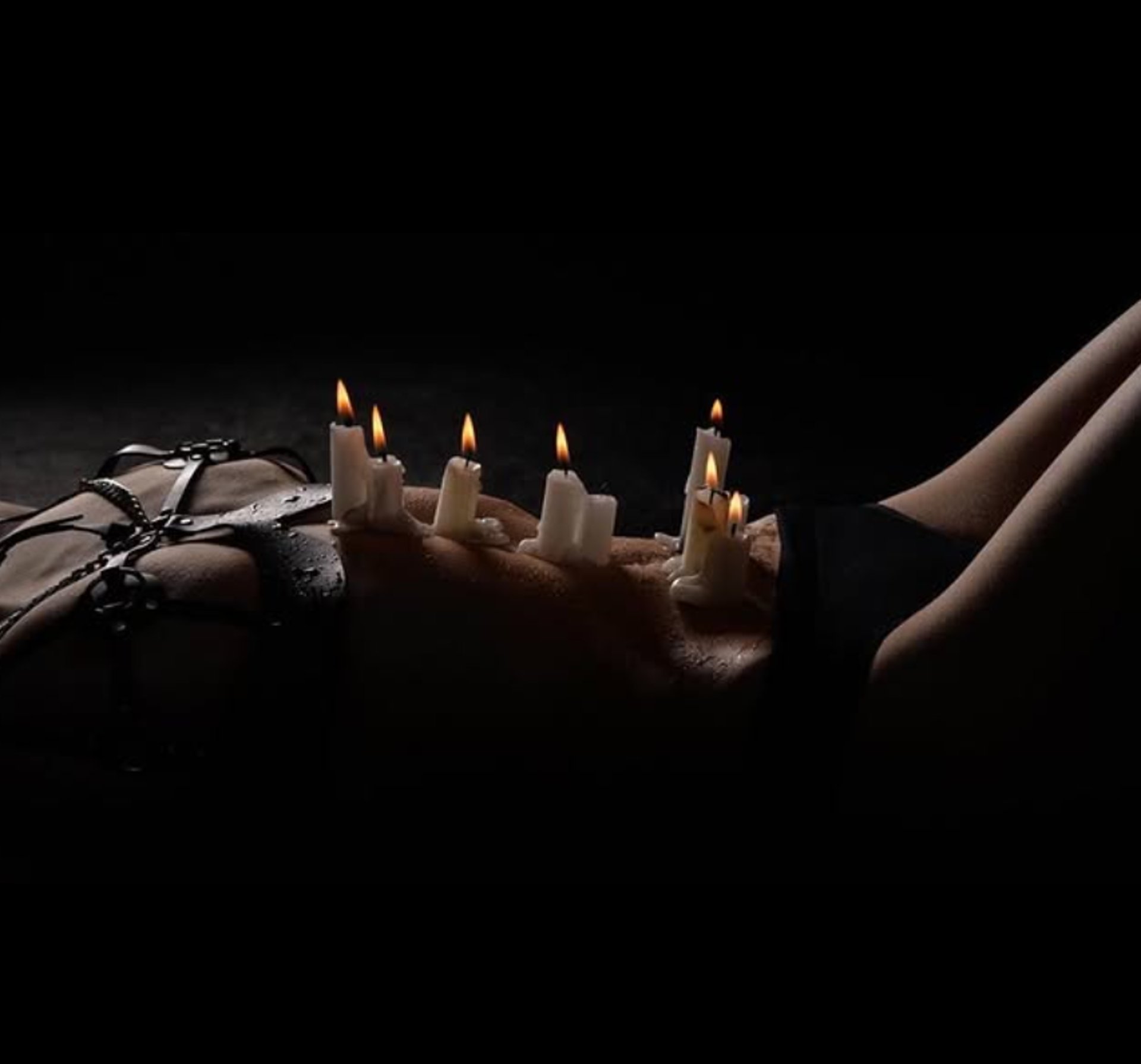 black and white bed linen