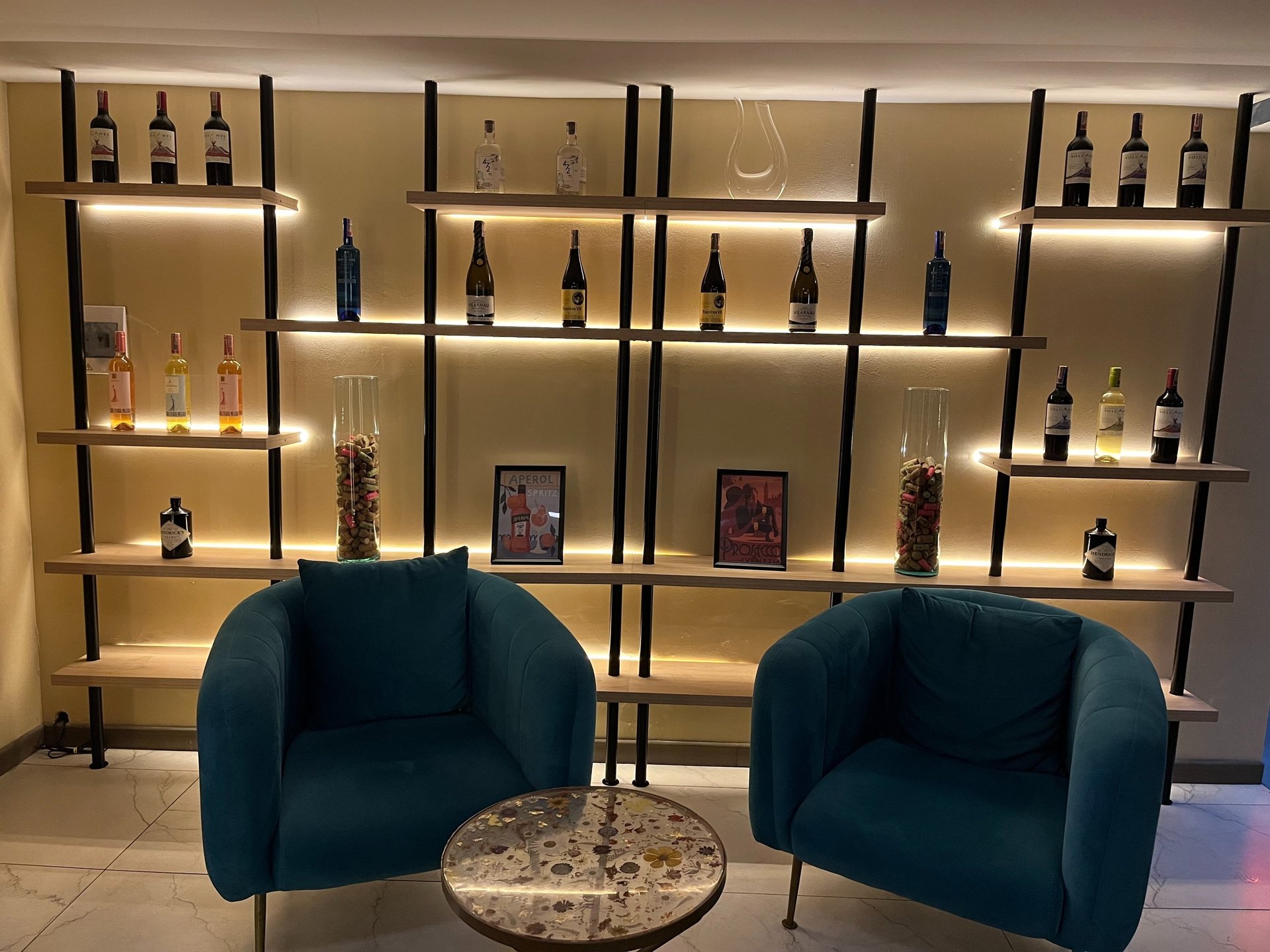 black and white bed linen