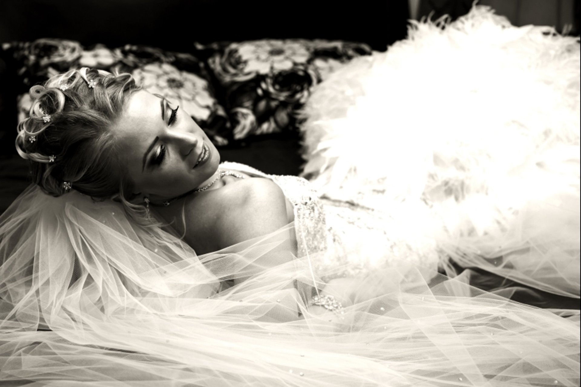 black and white bed linen