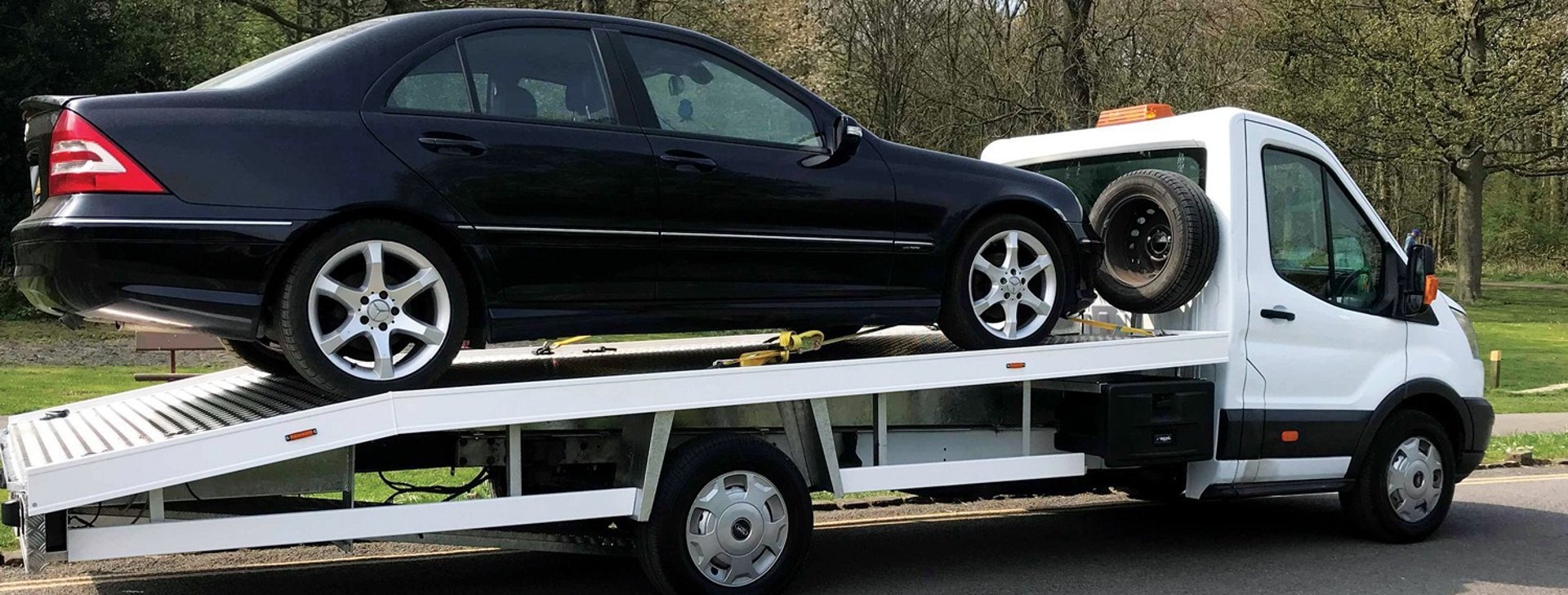 black and white bed linen