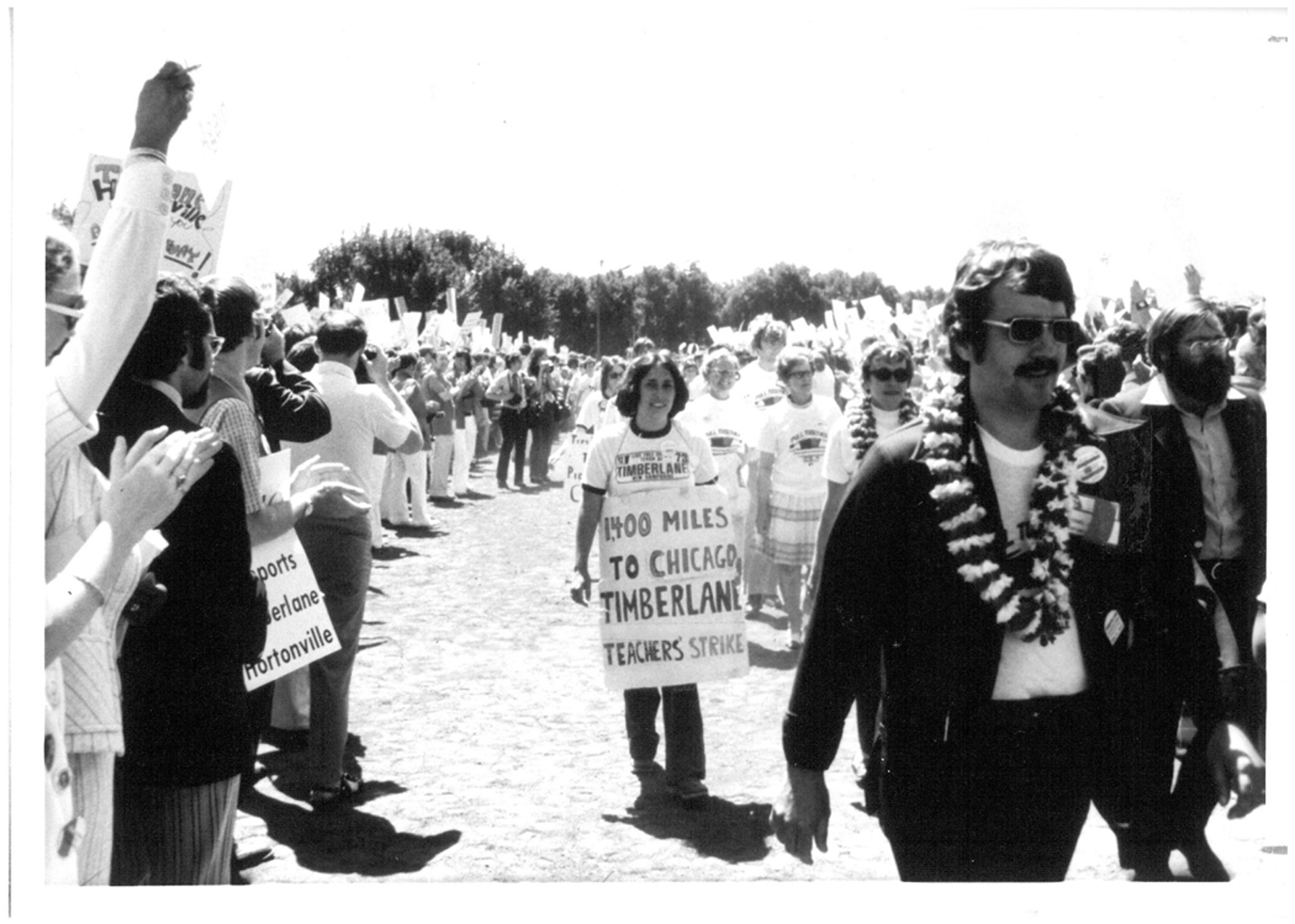 gray computer monitor