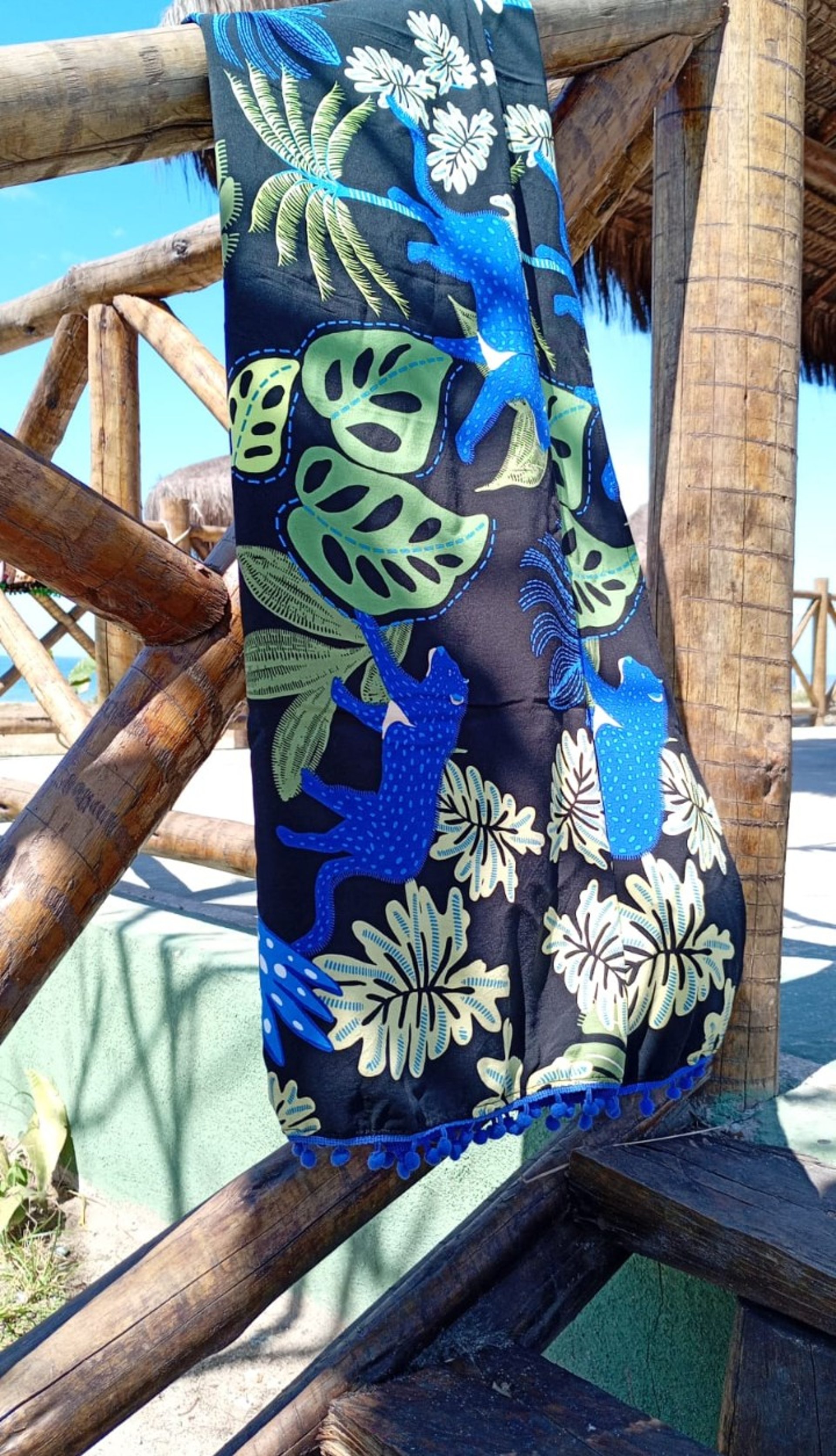 gray computer monitor