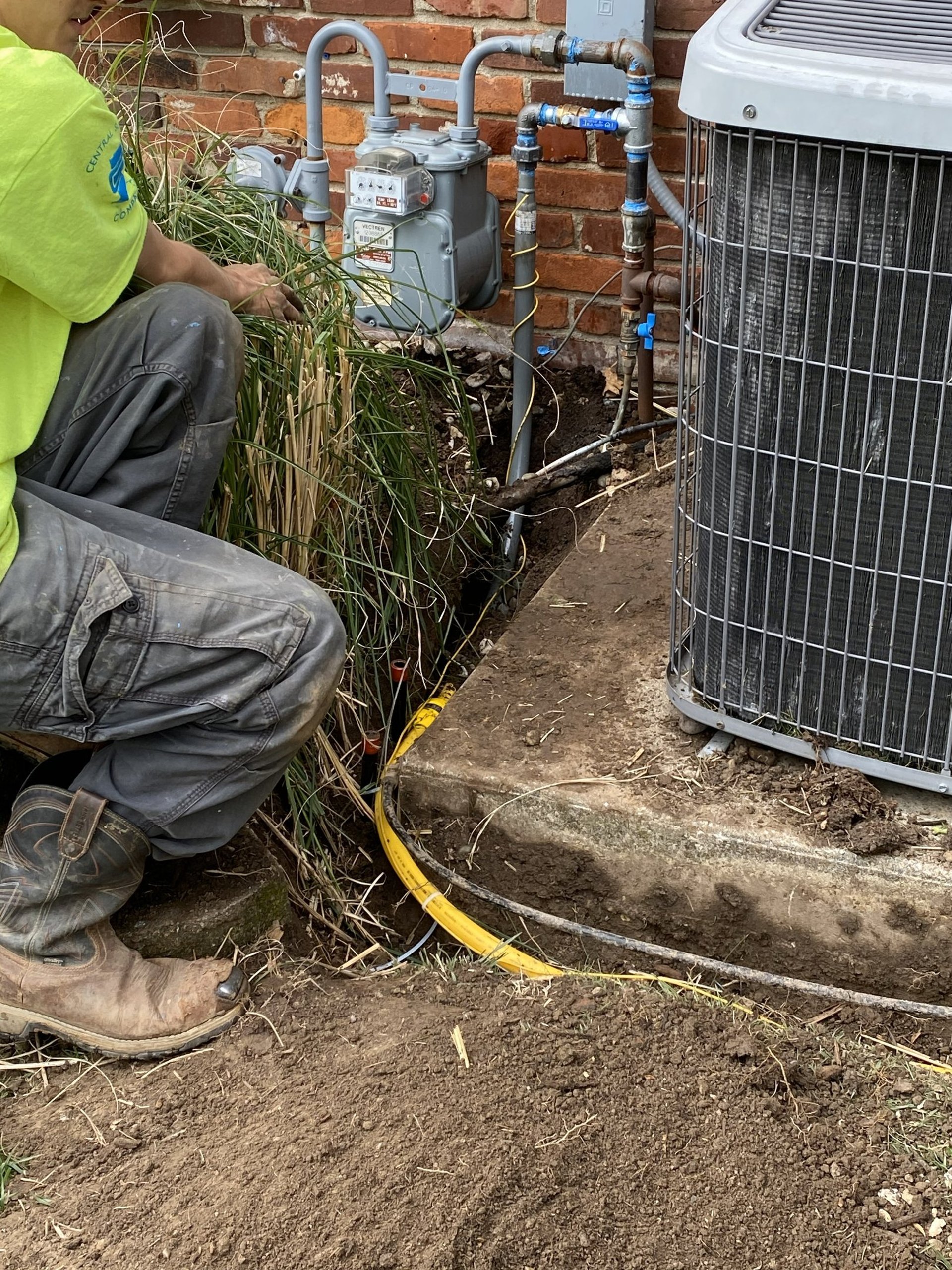 gray computer monitor