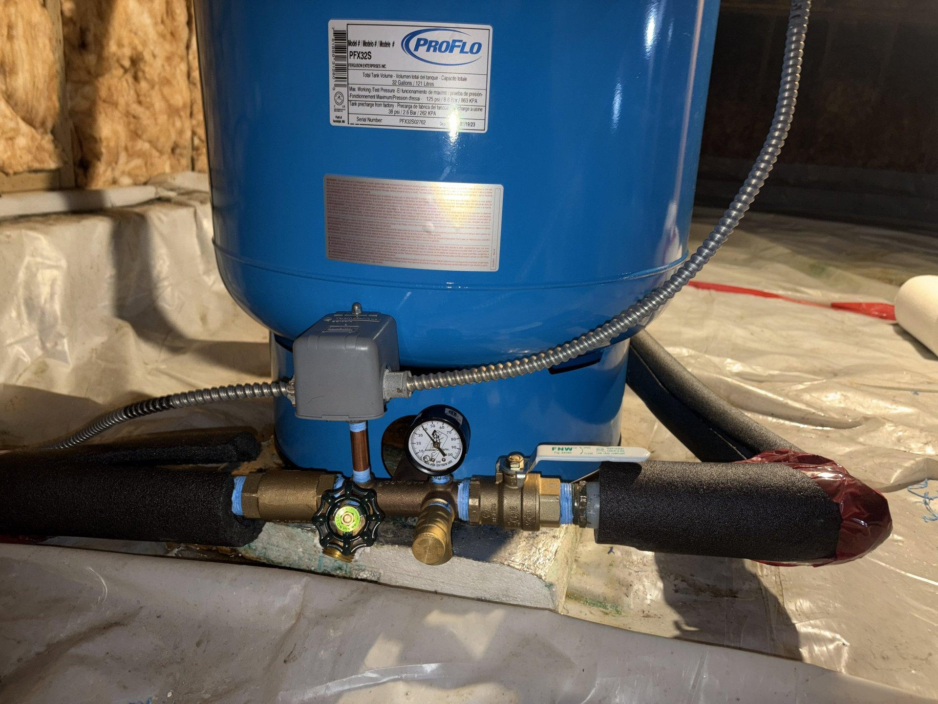 black and white bed linen