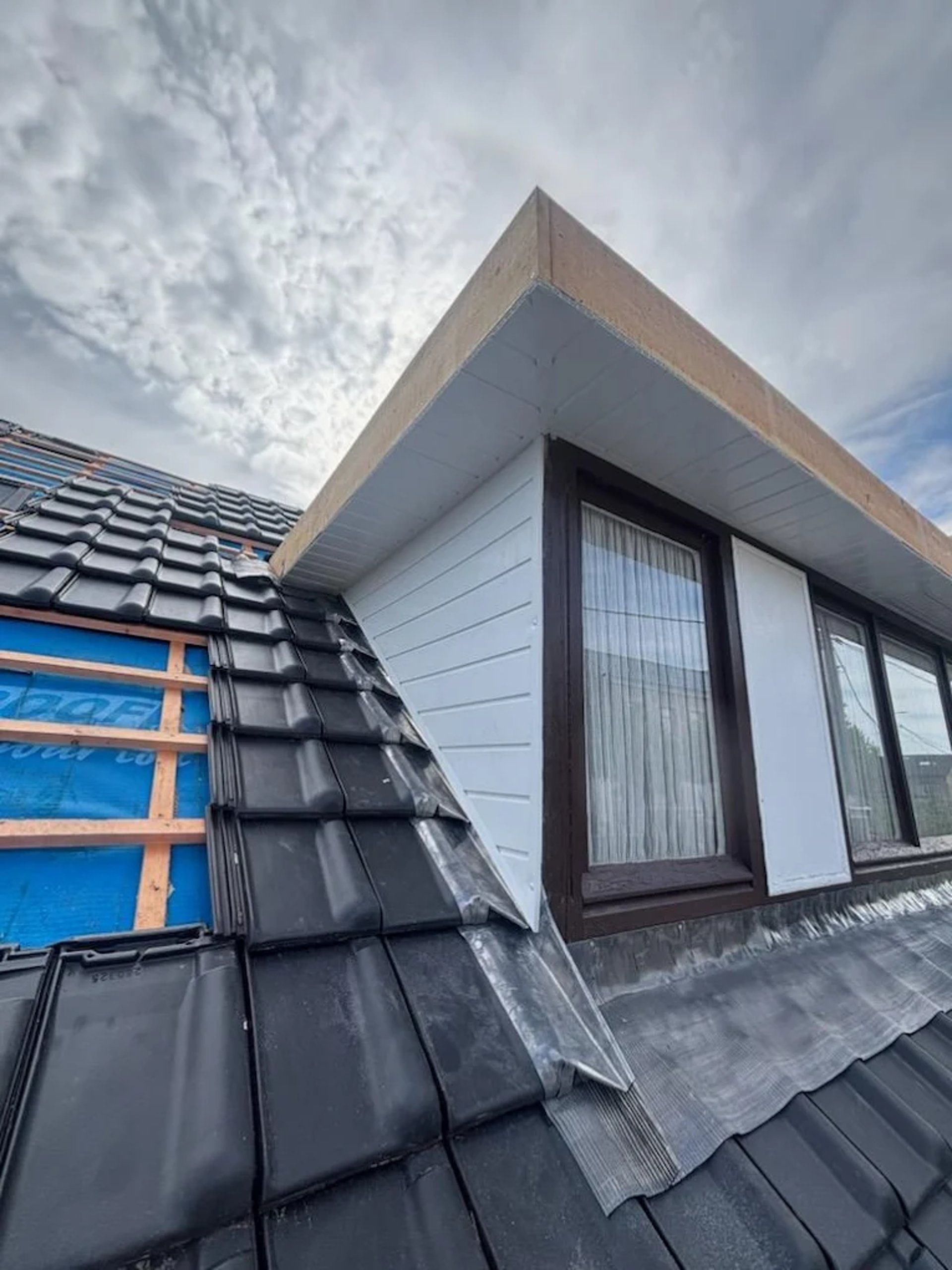 a person wearing blue gloves and holding a hammer