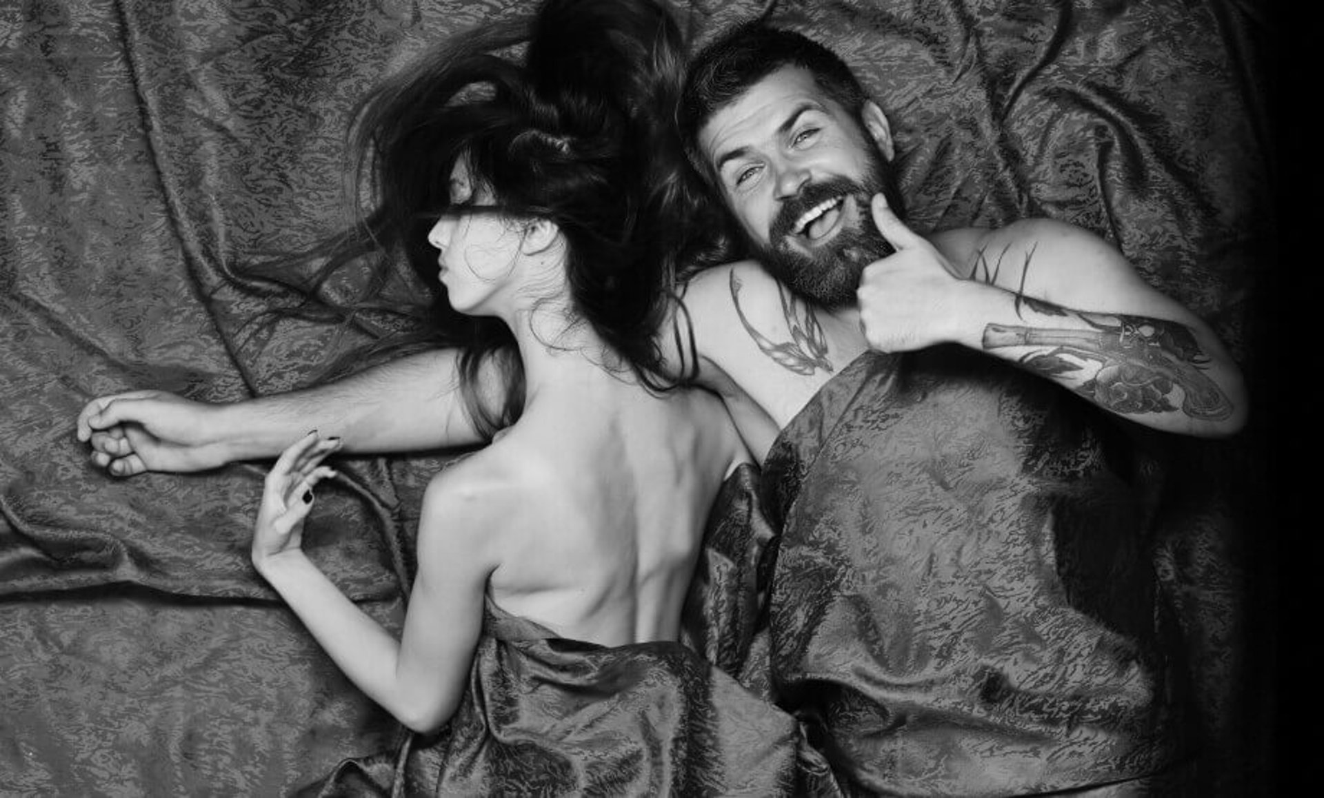 black and white bed linen