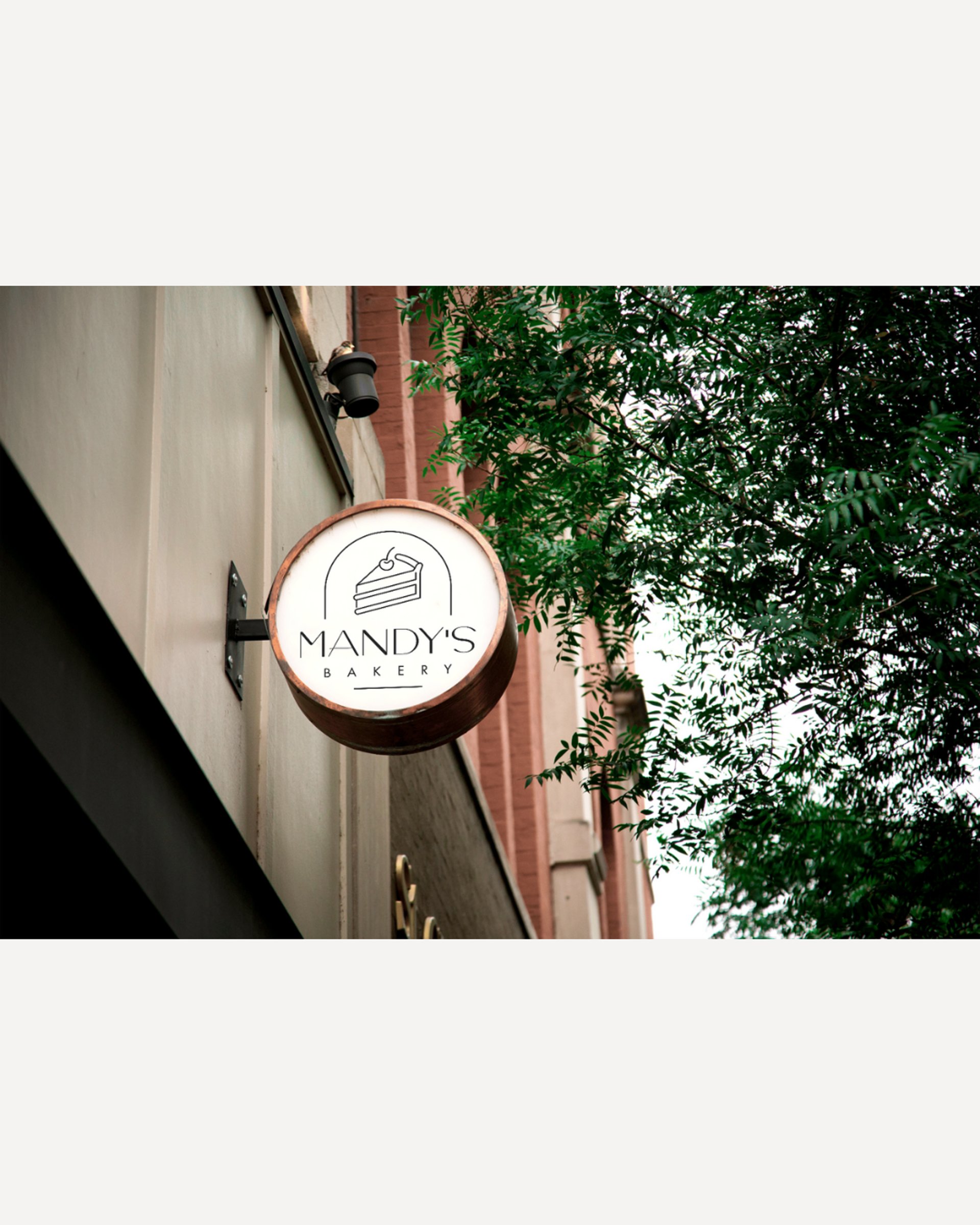 gray computer monitor