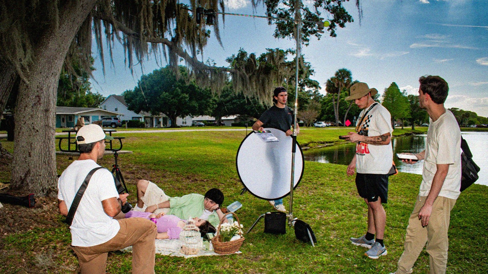 gray computer monitor