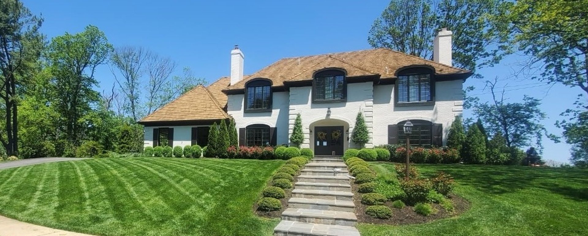 an abstract photo of a curved building with a blue sky in the background