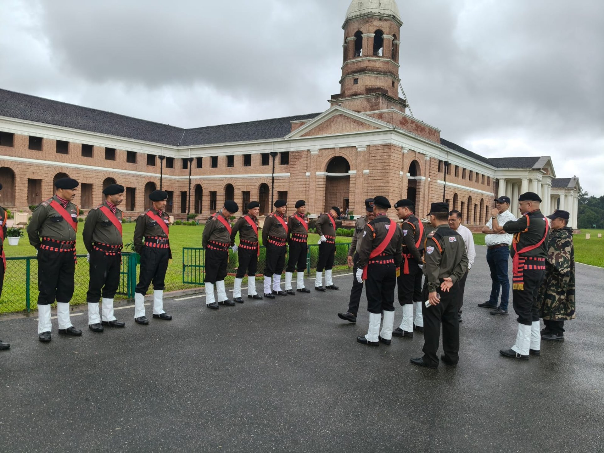 black and white bed linen