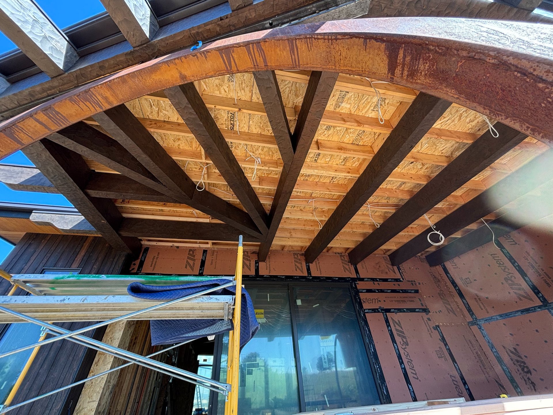 gray computer monitor