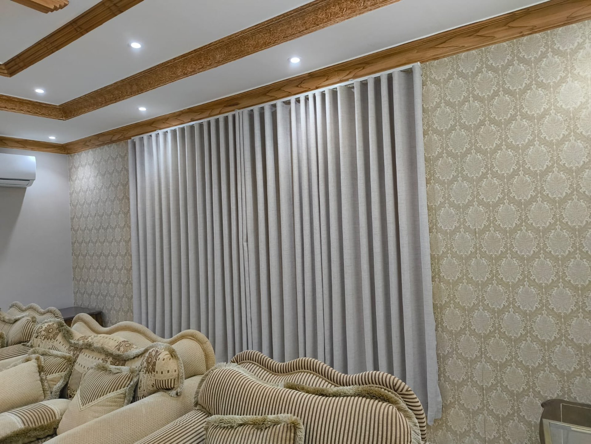 black and white bed linen