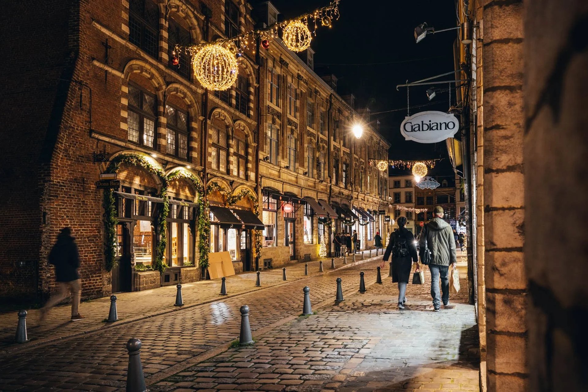 black and brown leather padded tub sofa