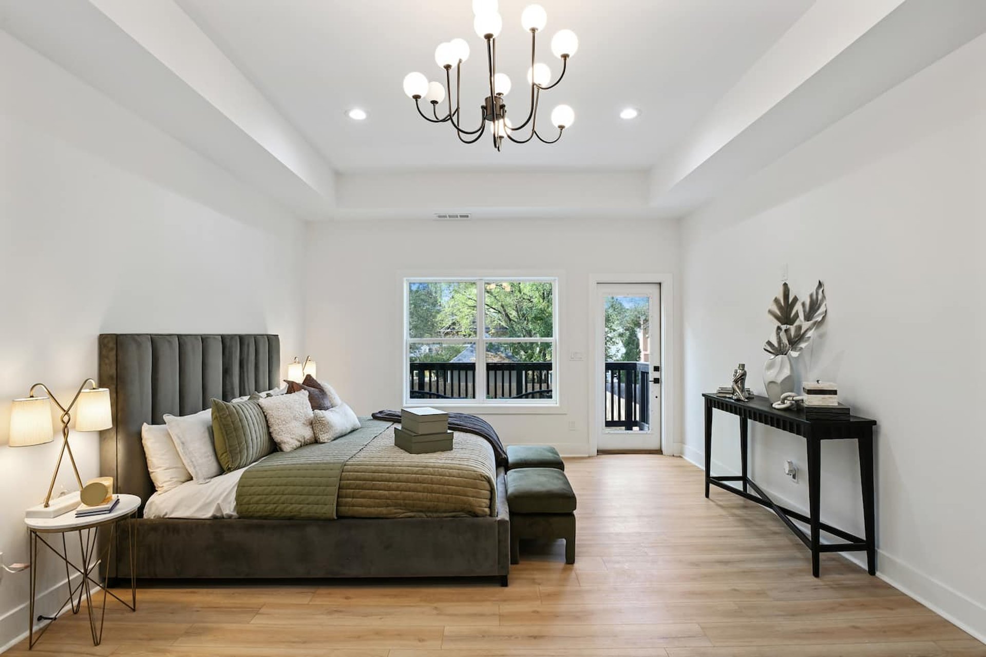 black and white bed linen