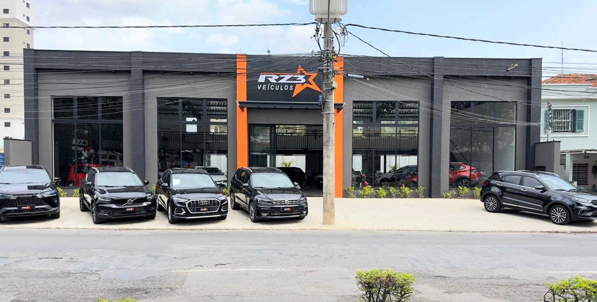 black and white bed linen