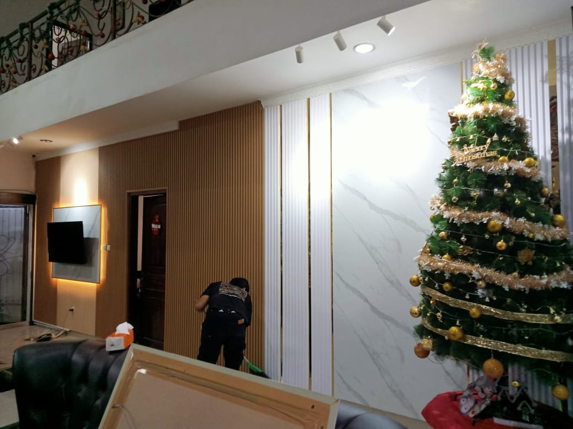 proyek pemasangan marmer upvc dan wallpanel di ruang tamu