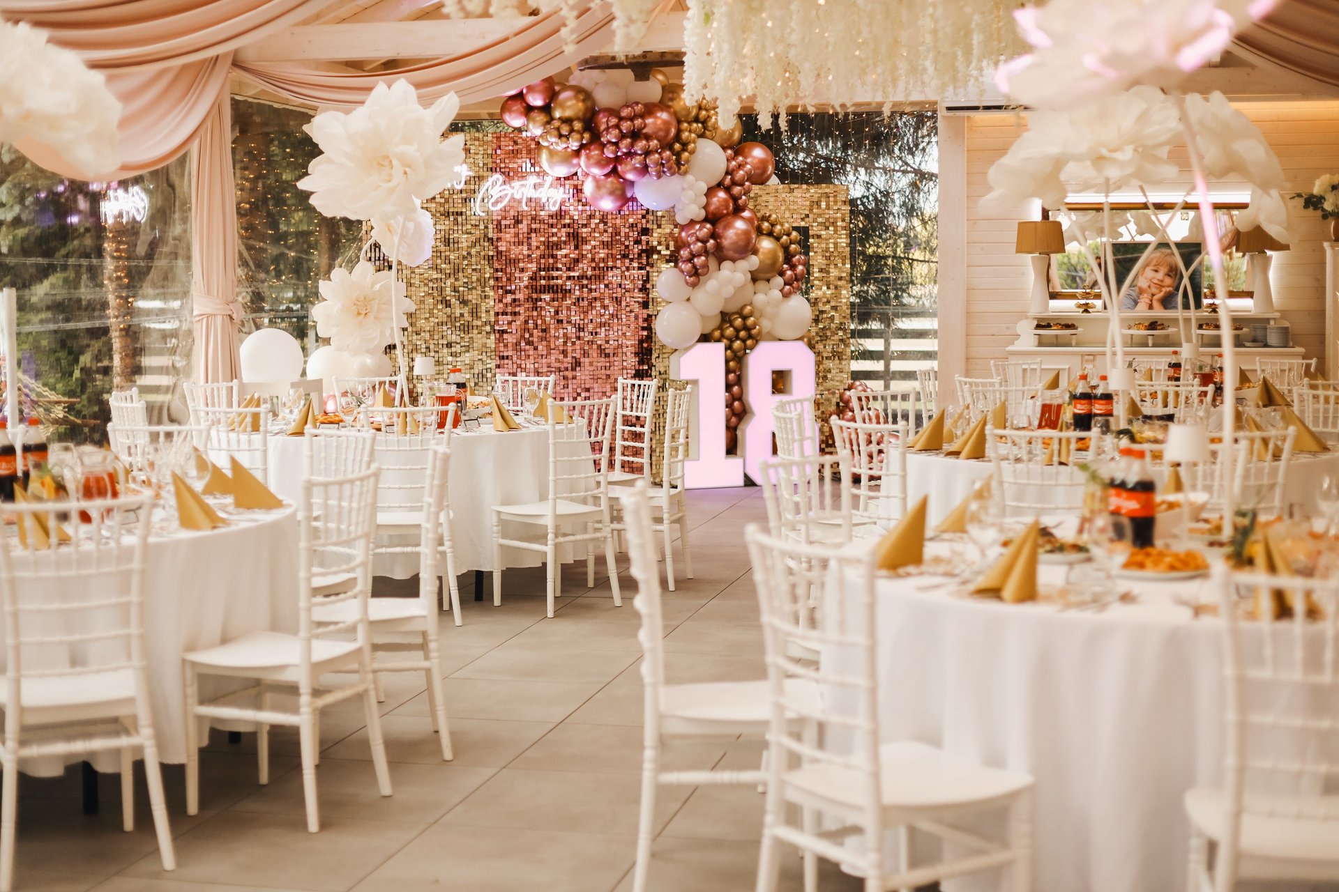 black and white bed linen