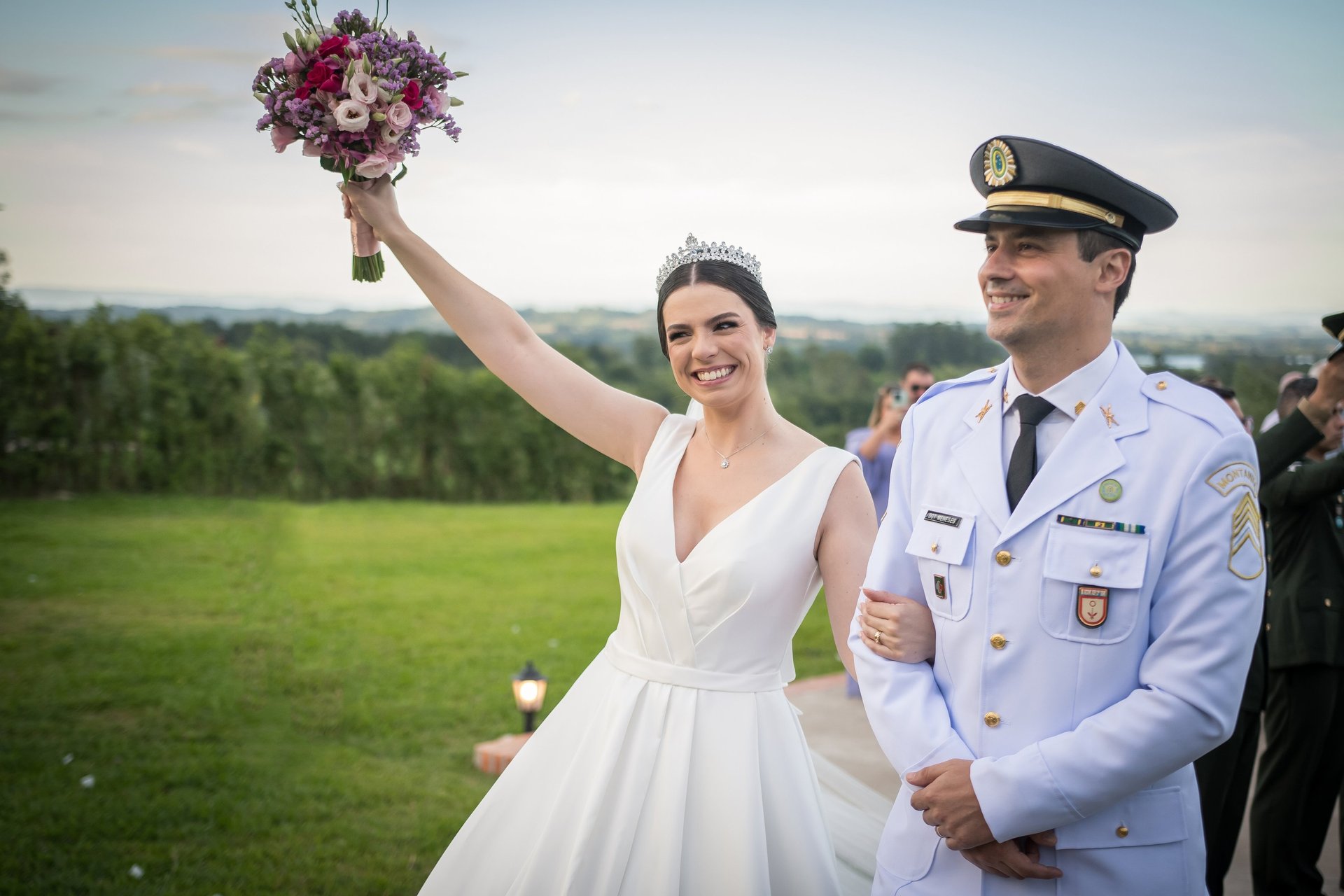 gray computer monitor