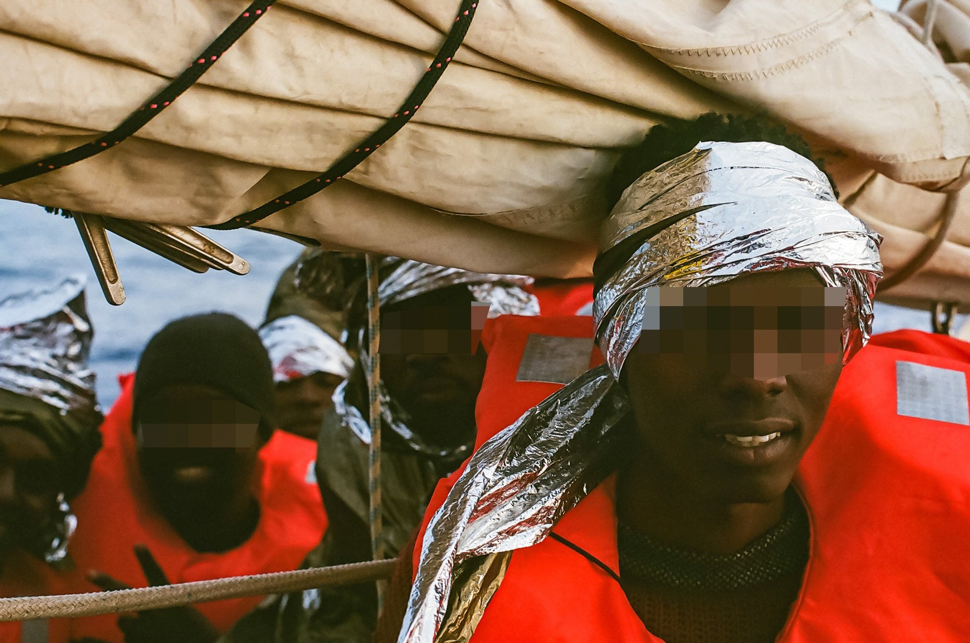 black and white bed linen