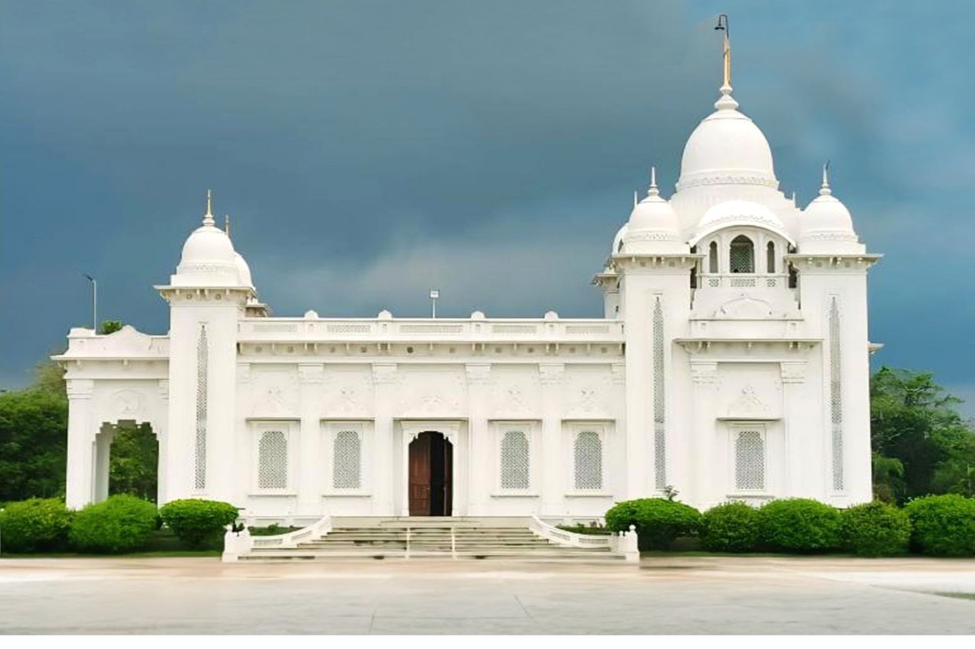 black and white bed linen