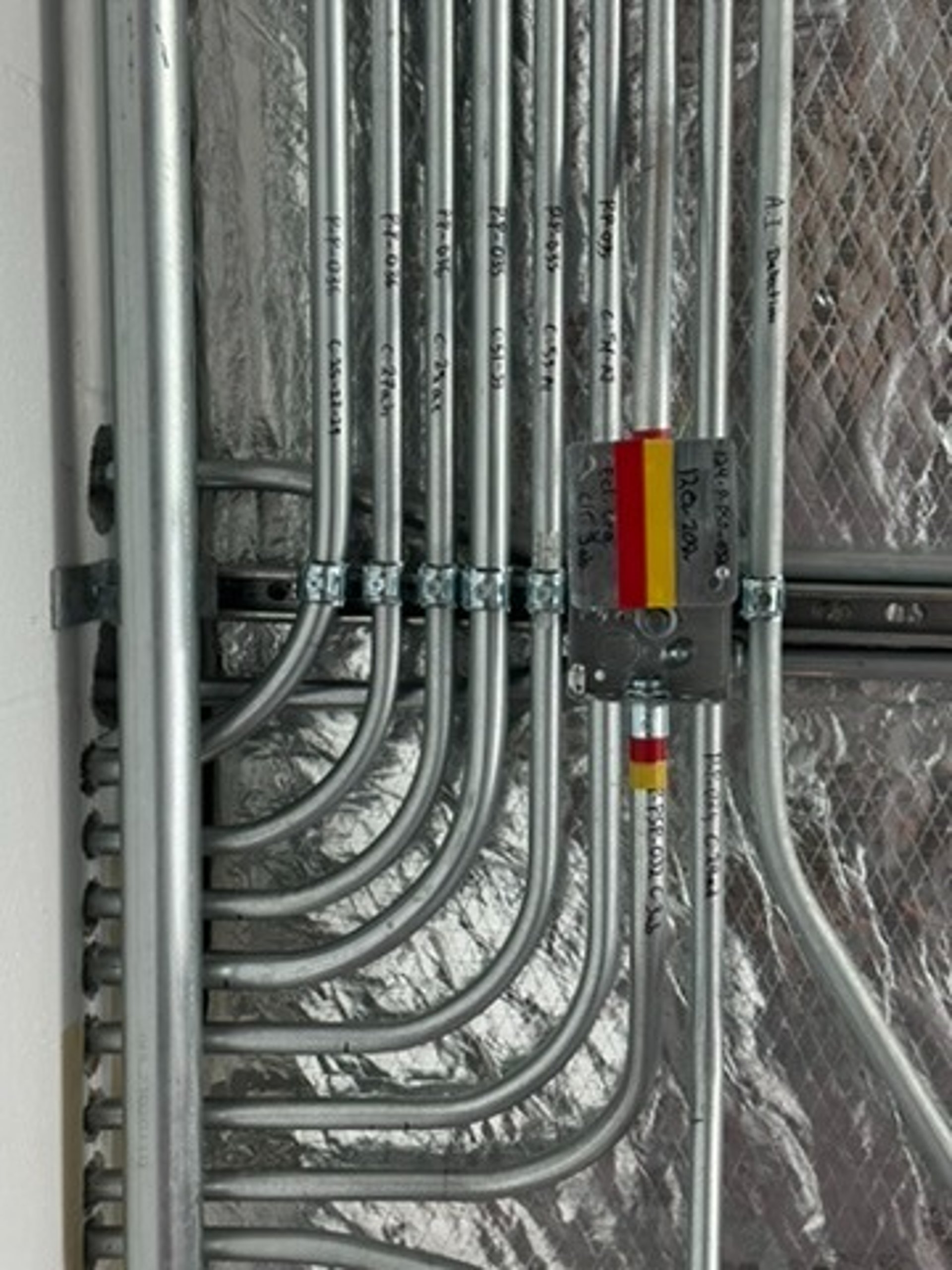 gray computer monitor