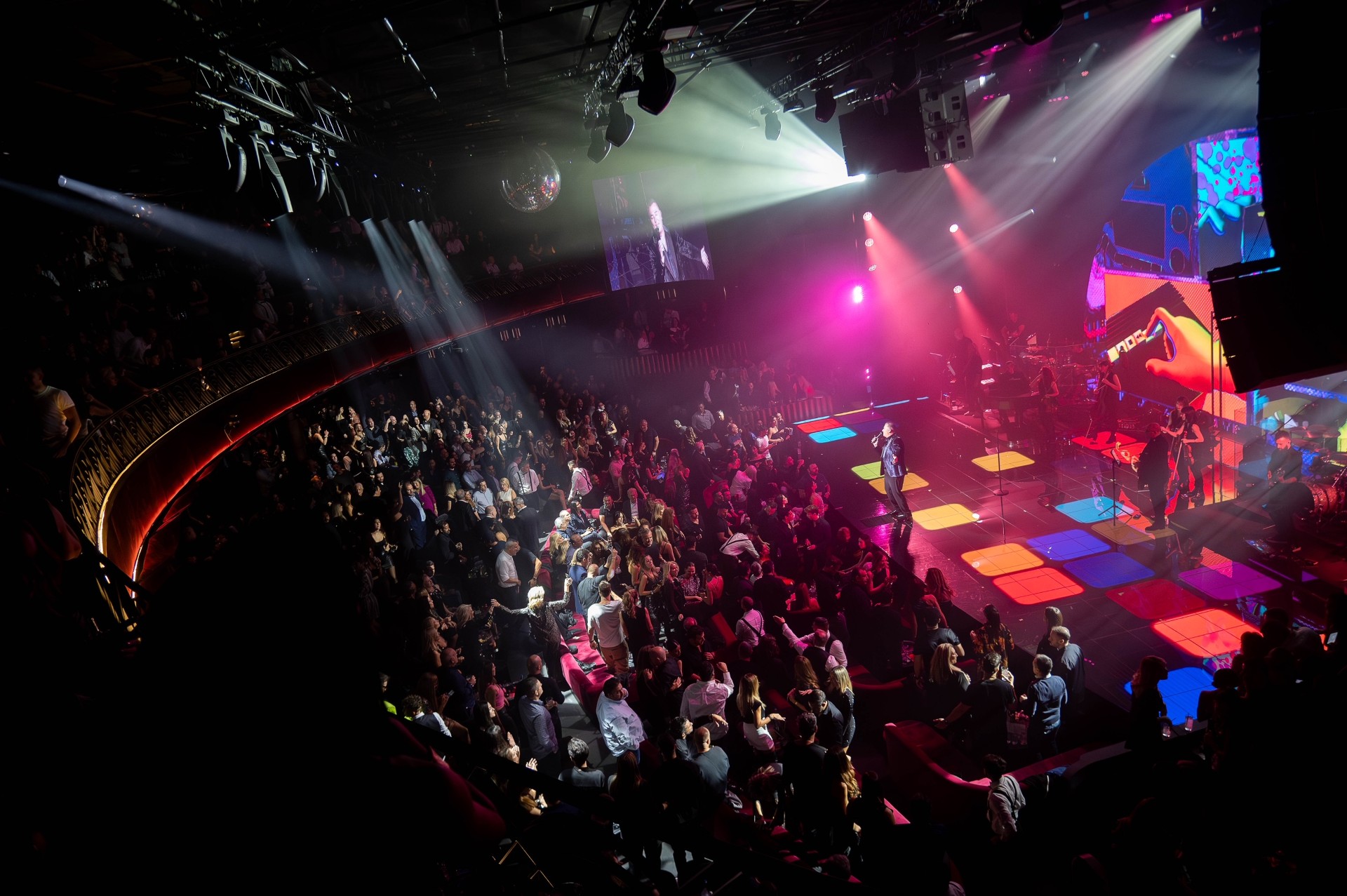 black and white bed linen