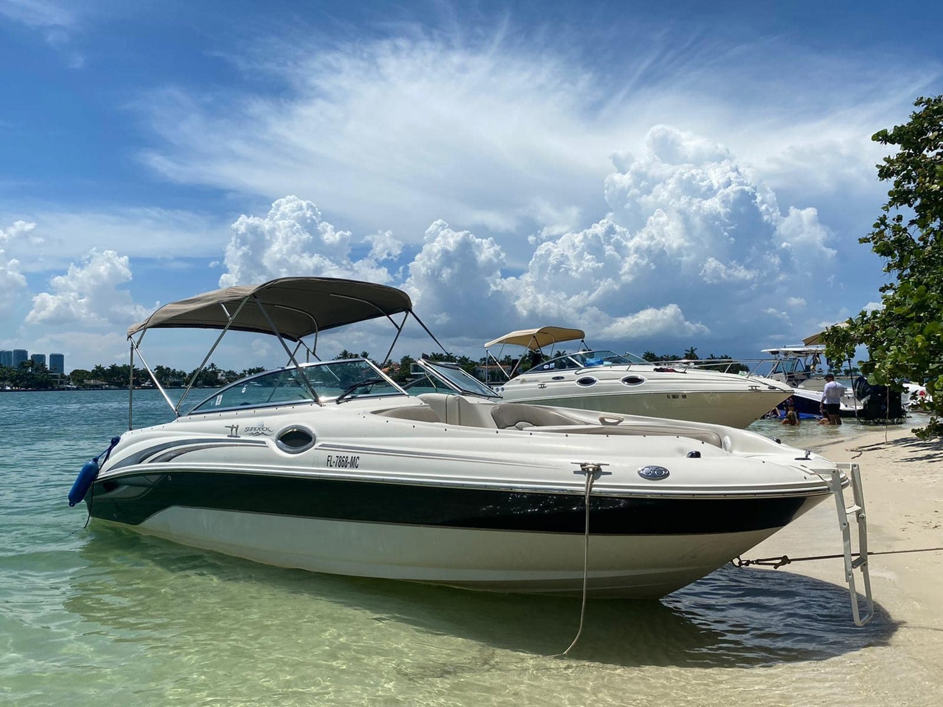 affordable boat rental Miami Sea Ray 26