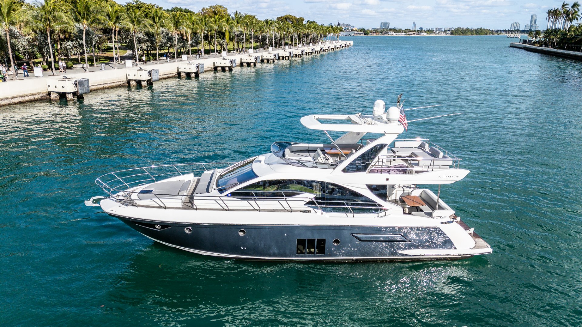 Miami yacht rental Sunseeker 60FT for VIP experiences and celebrations