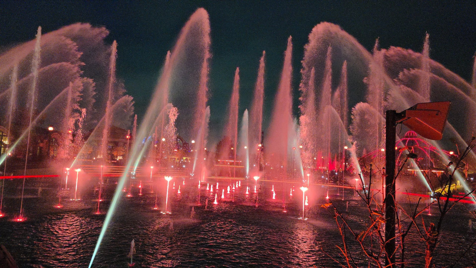 gray computer monitor