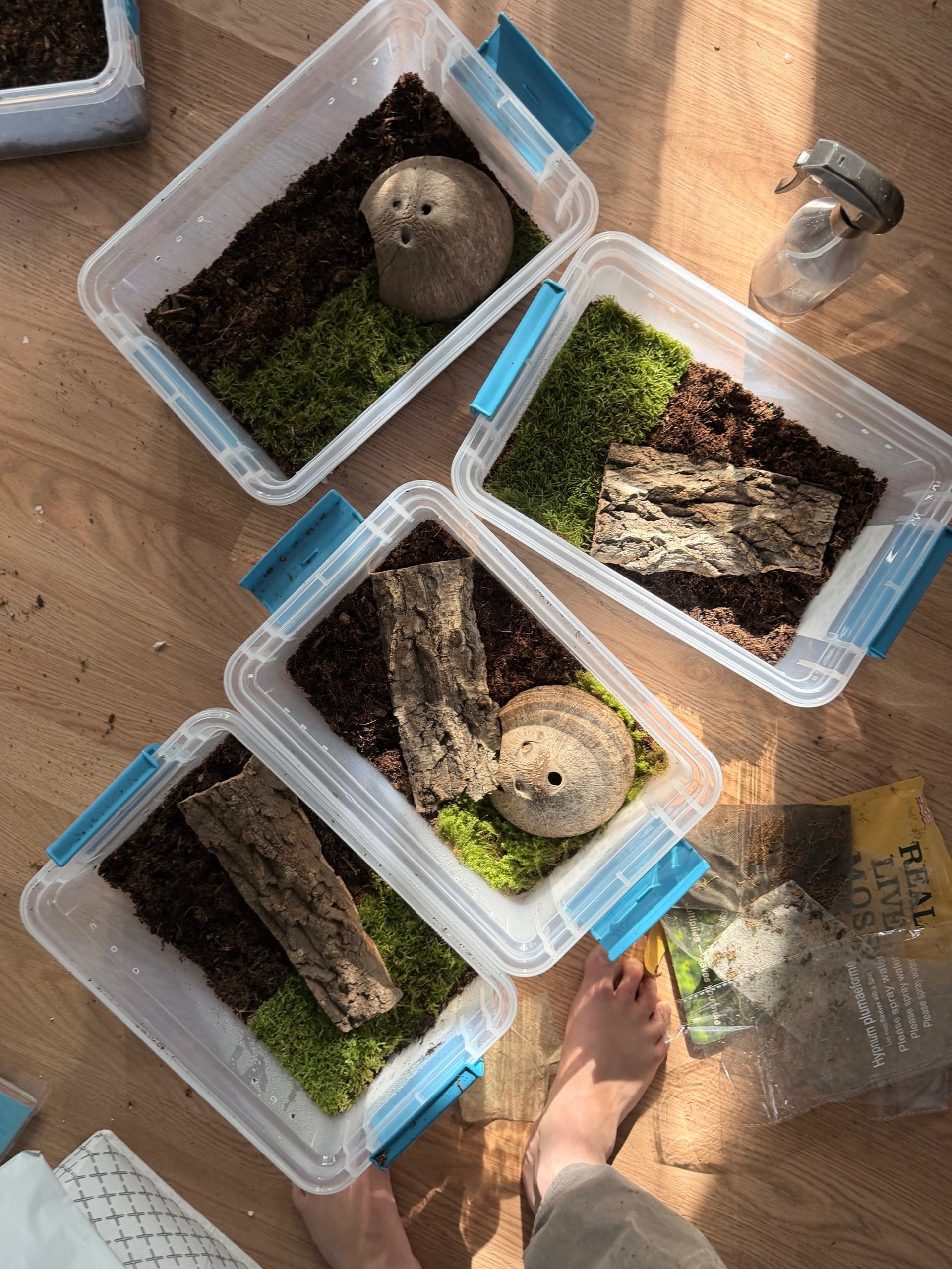 black and white bed linen