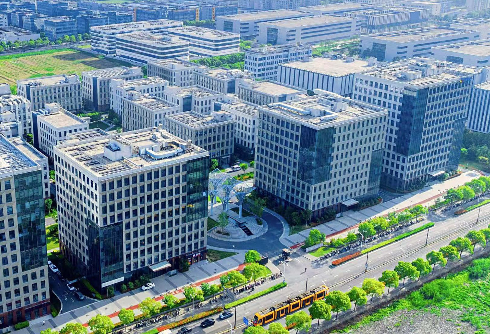 gray computer monitor