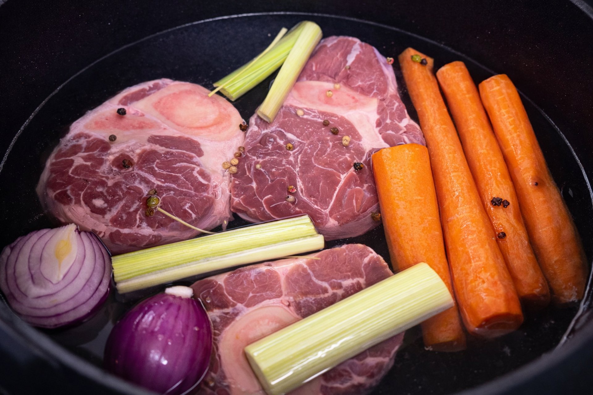 gray computer monitor