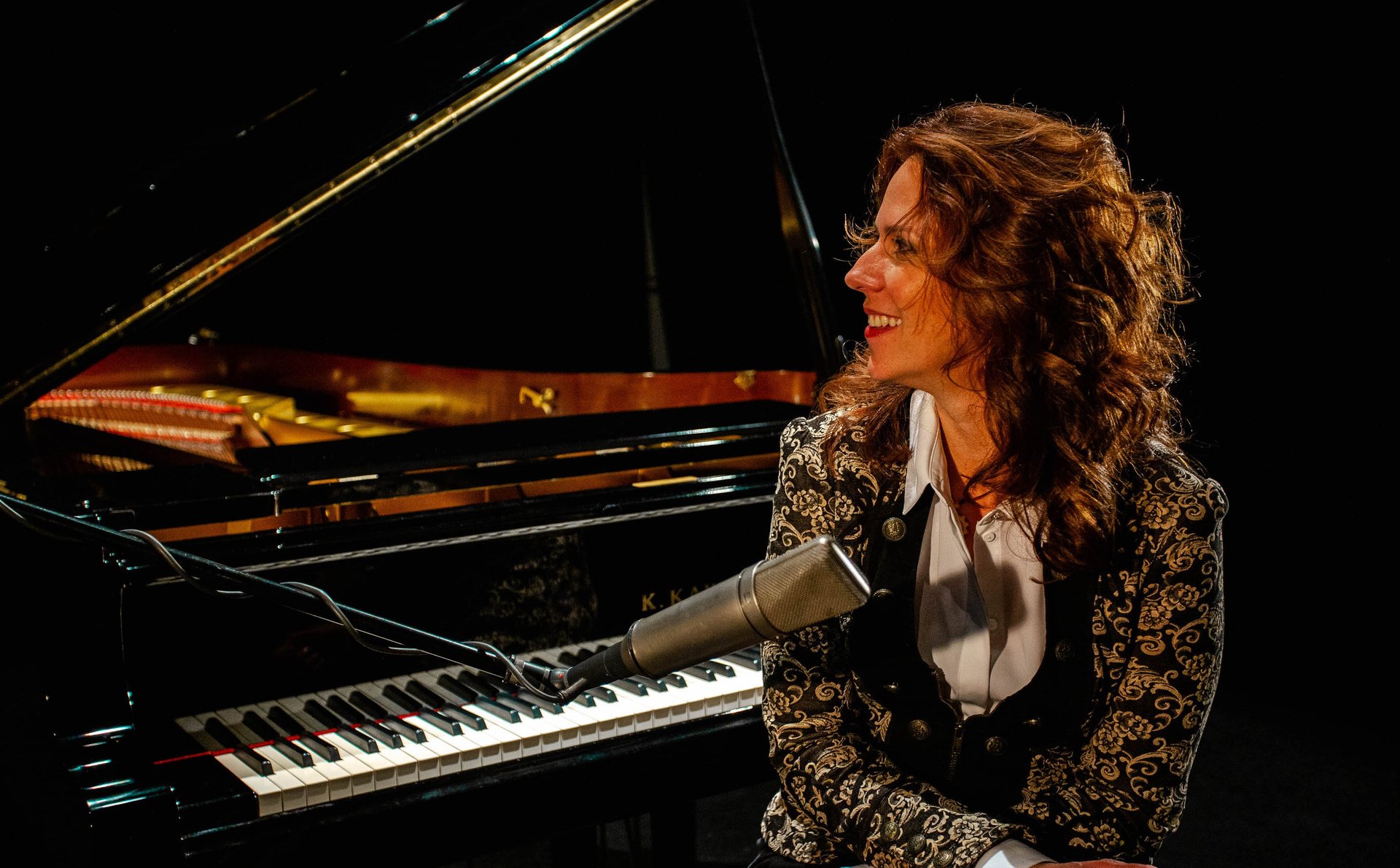 black and white bed linen