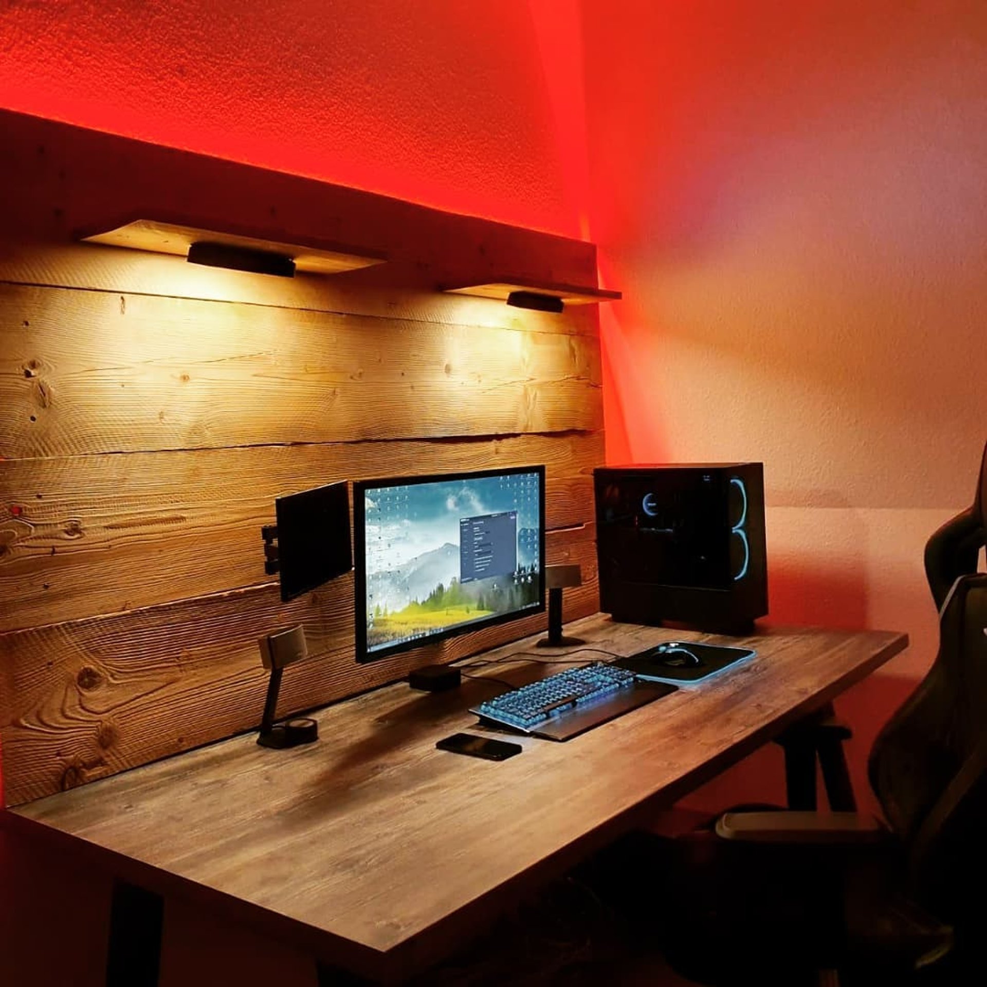 gray computer monitor