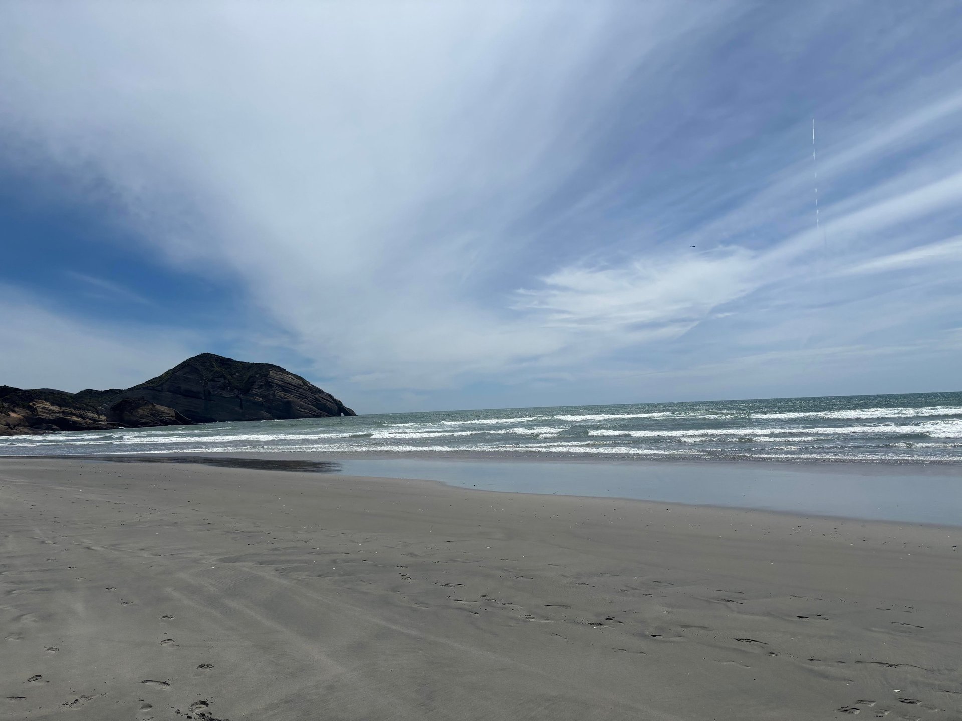 gray computer monitor