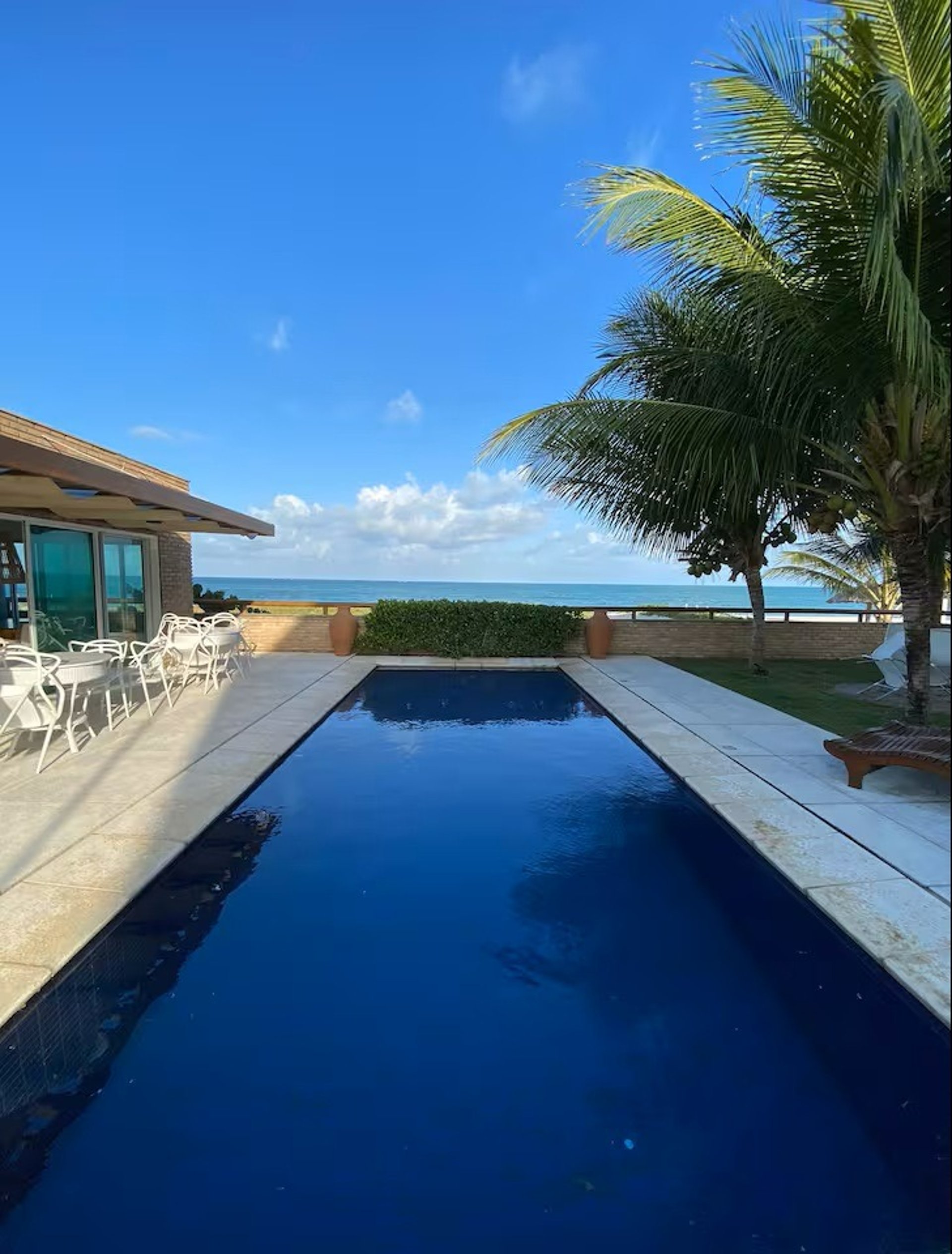 black and white bed linen