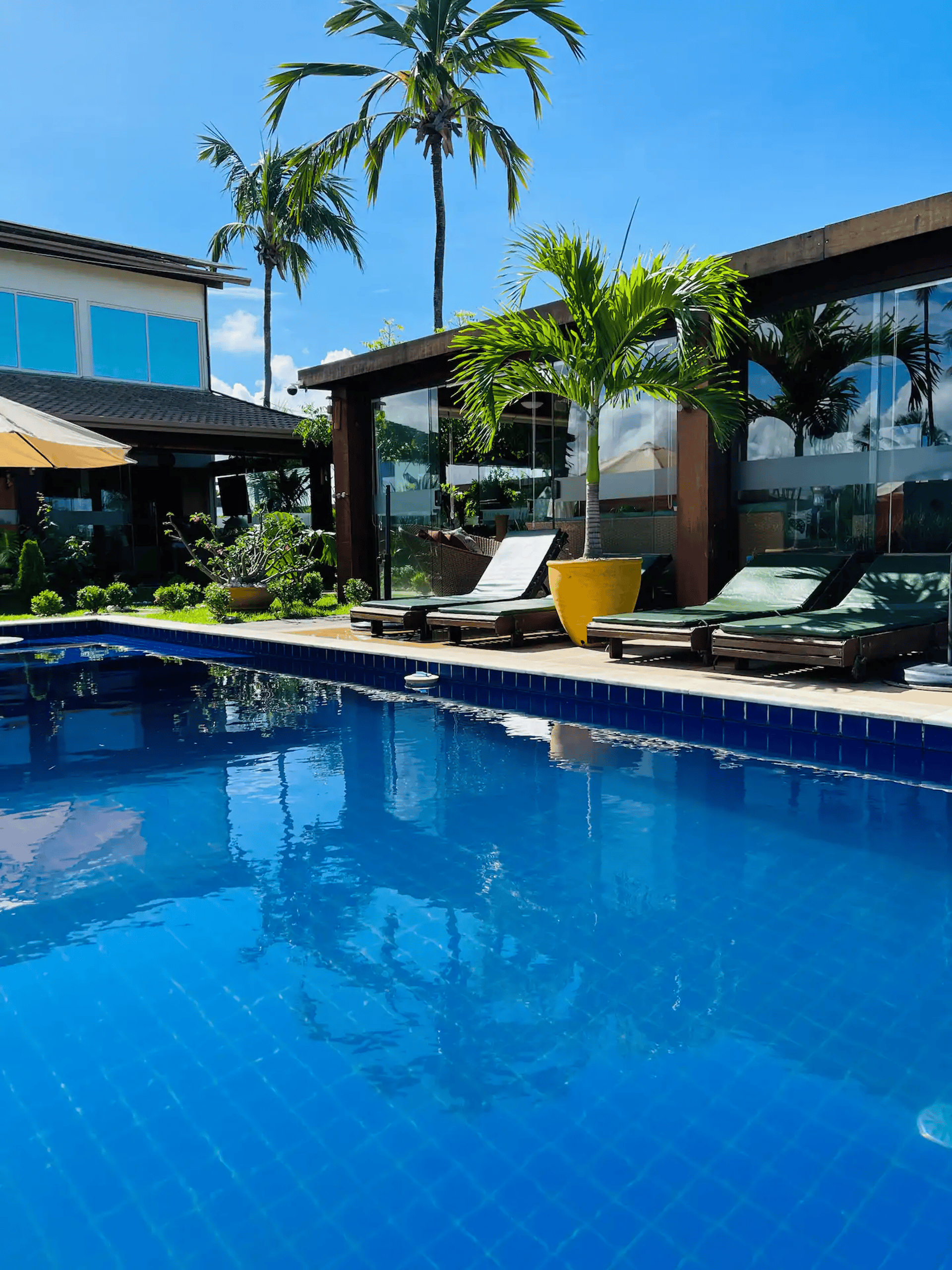 black and white bed linen