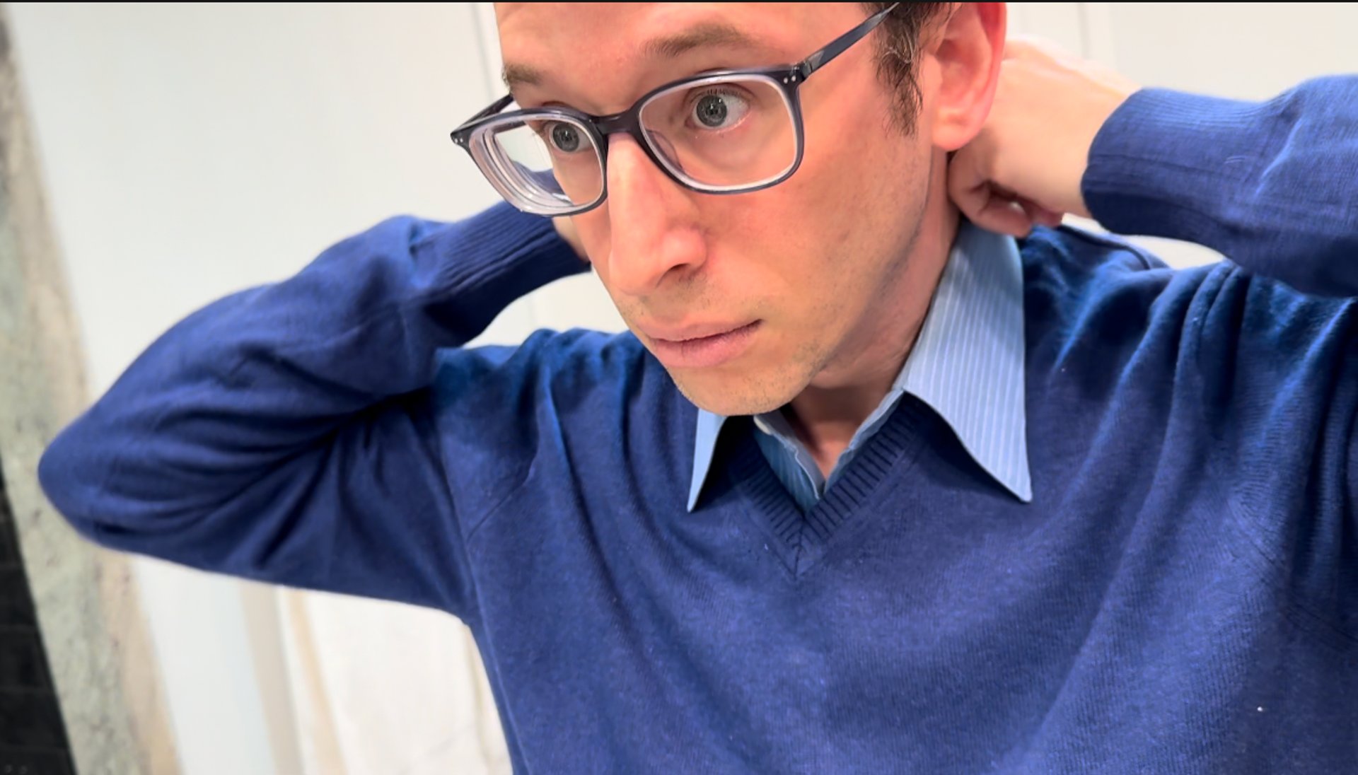 gray computer monitor