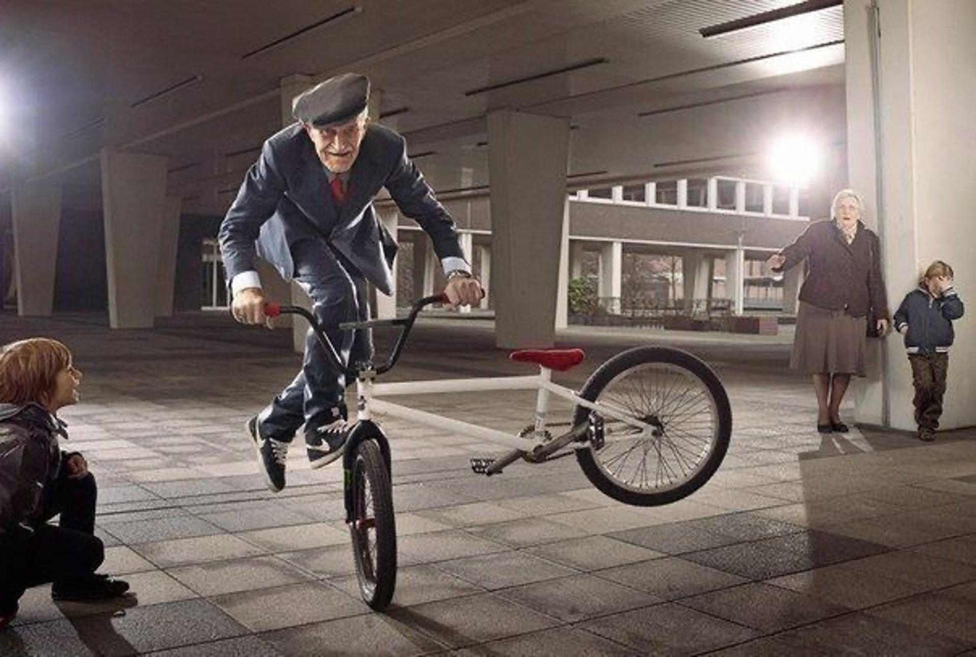 black and white bed linen