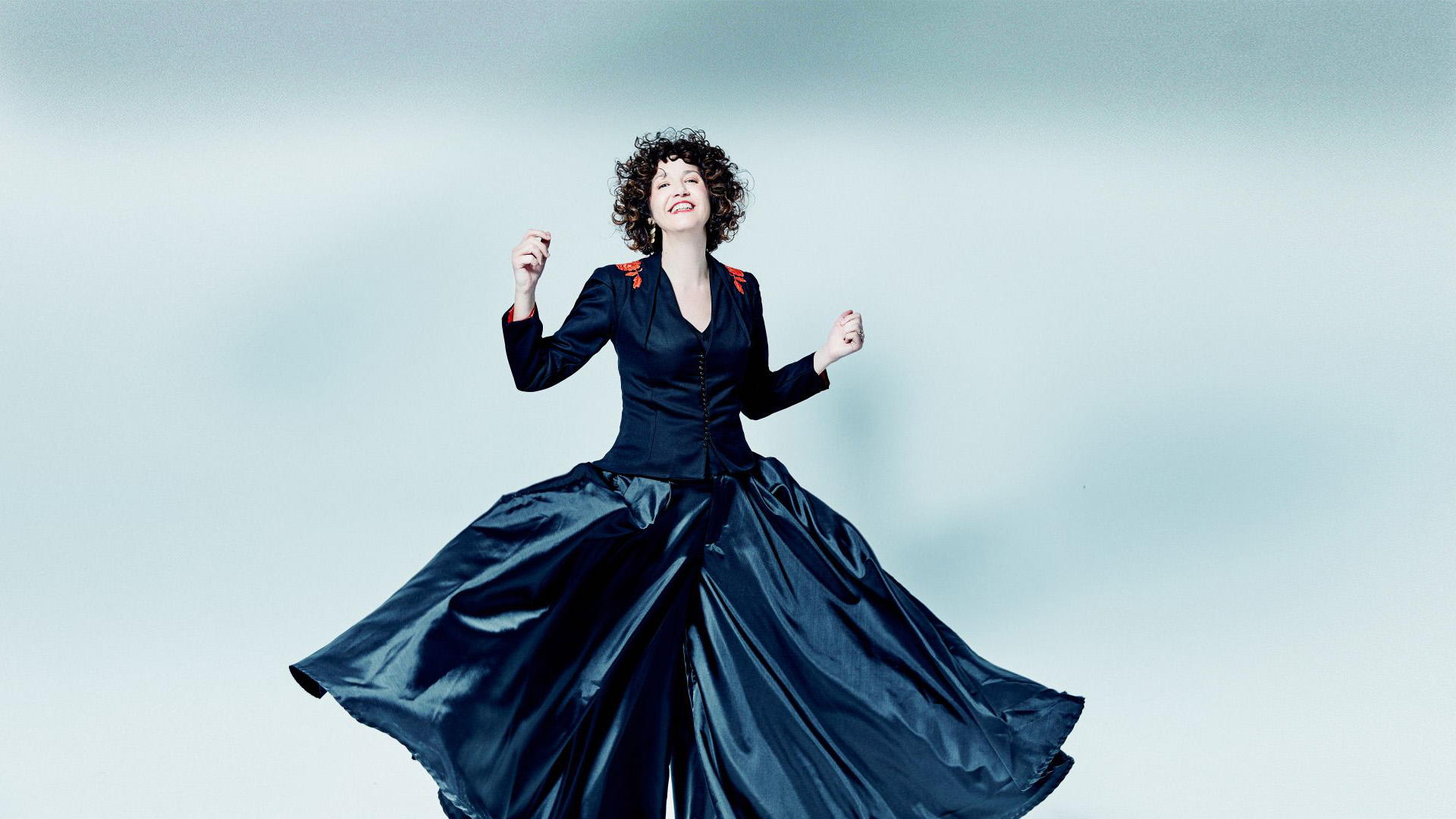 gray computer monitor