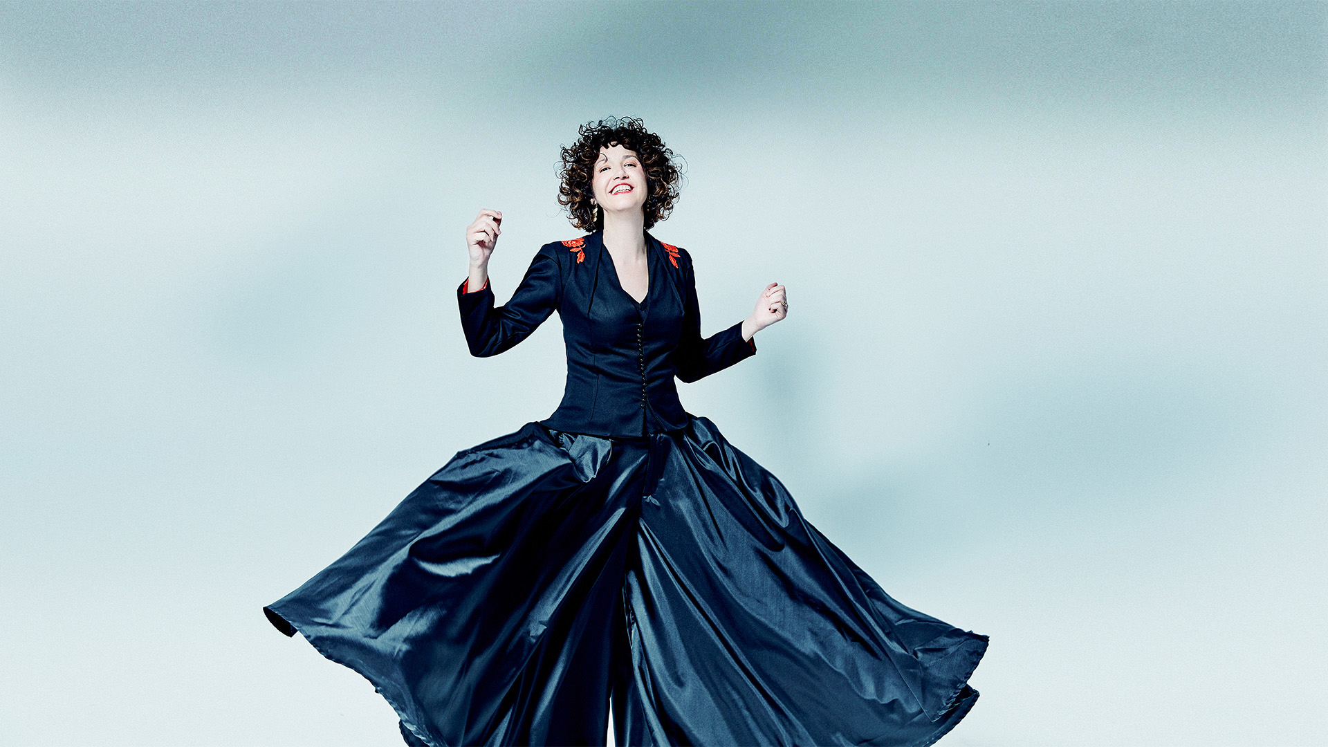 gray computer monitor