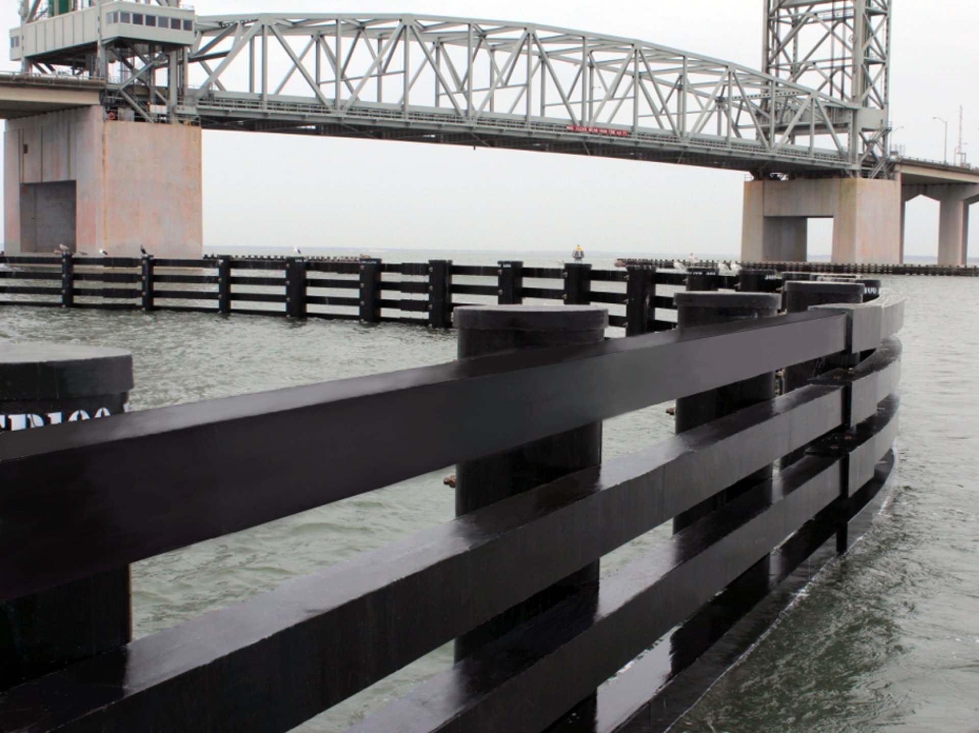 black and white bed linen