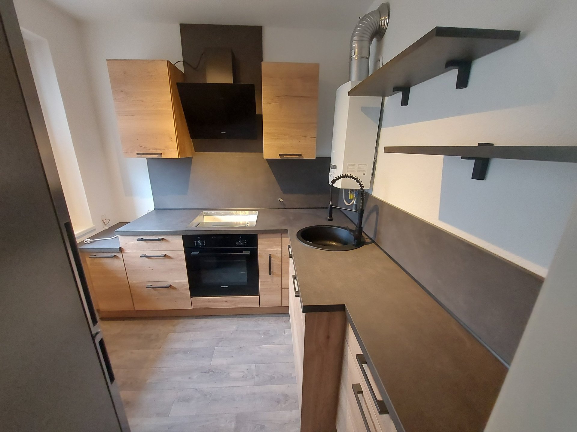 gray computer monitor