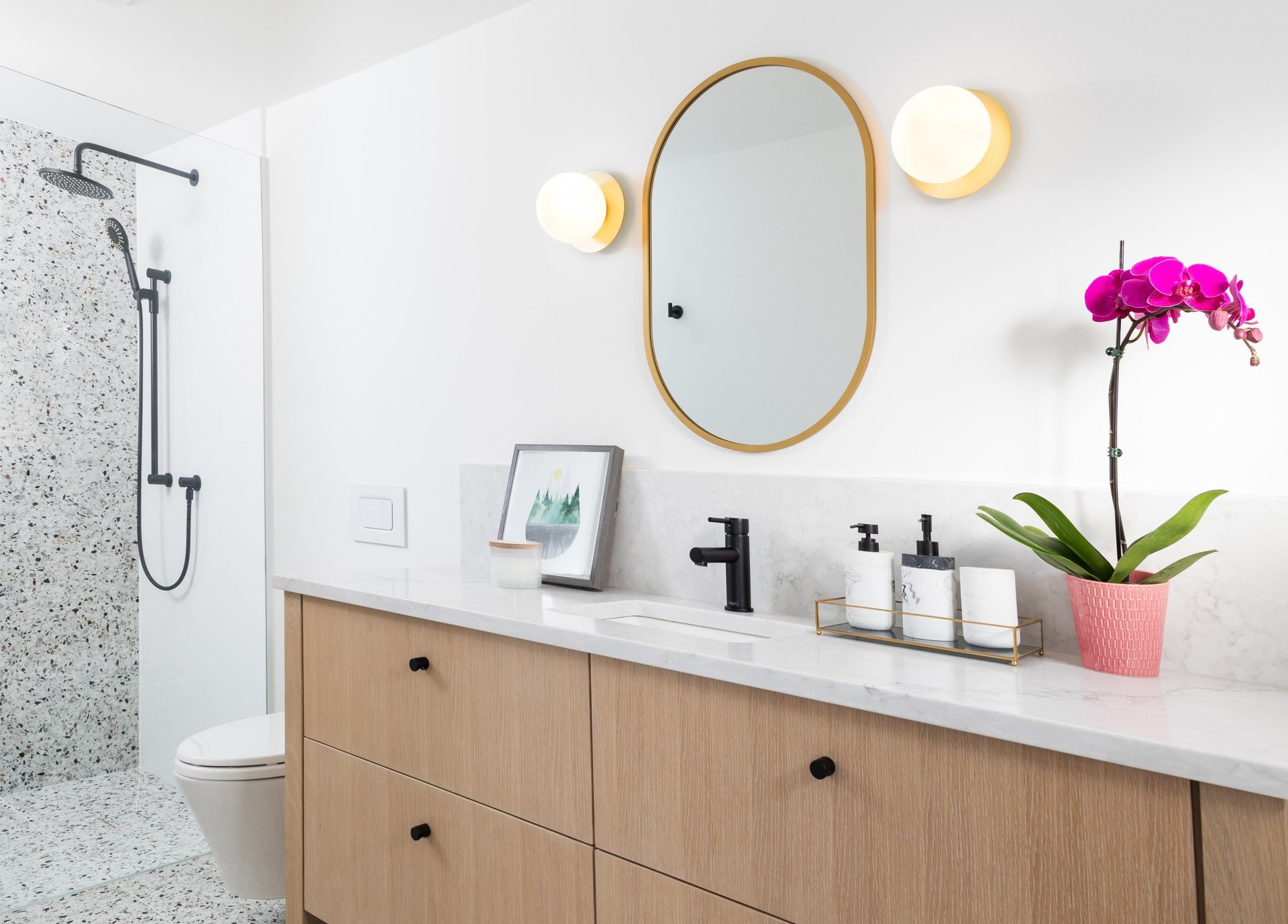 black and white bed linen