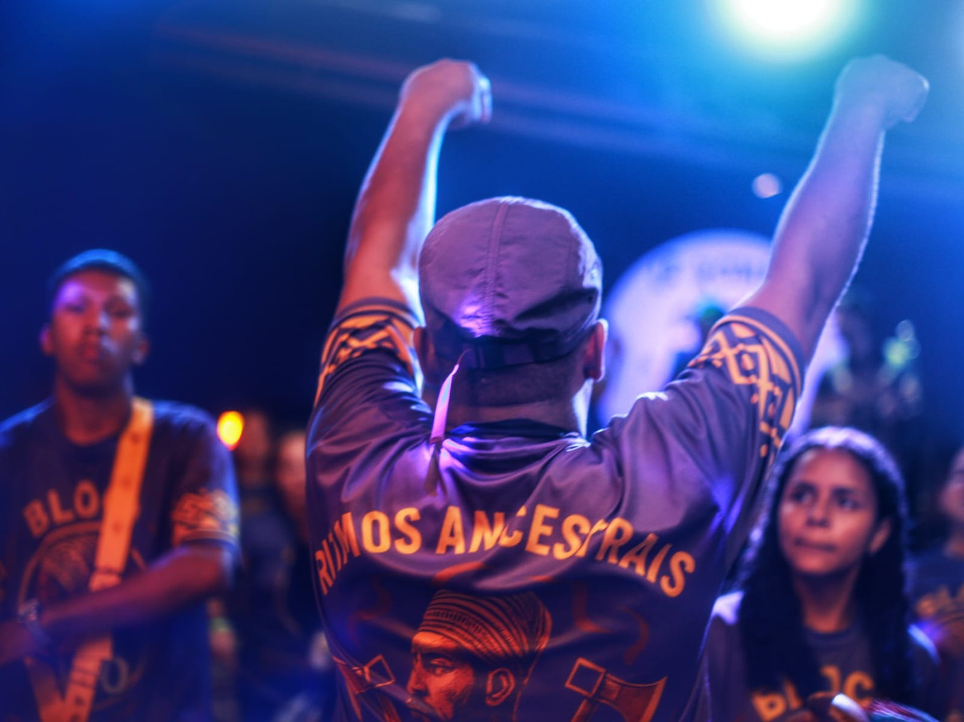 an abstract photo of a curved building with a blue sky in the background