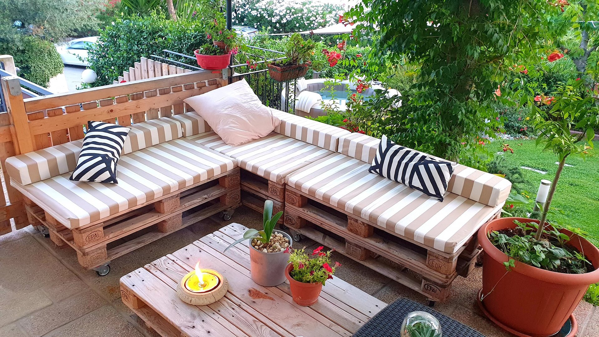 black and white bed linen