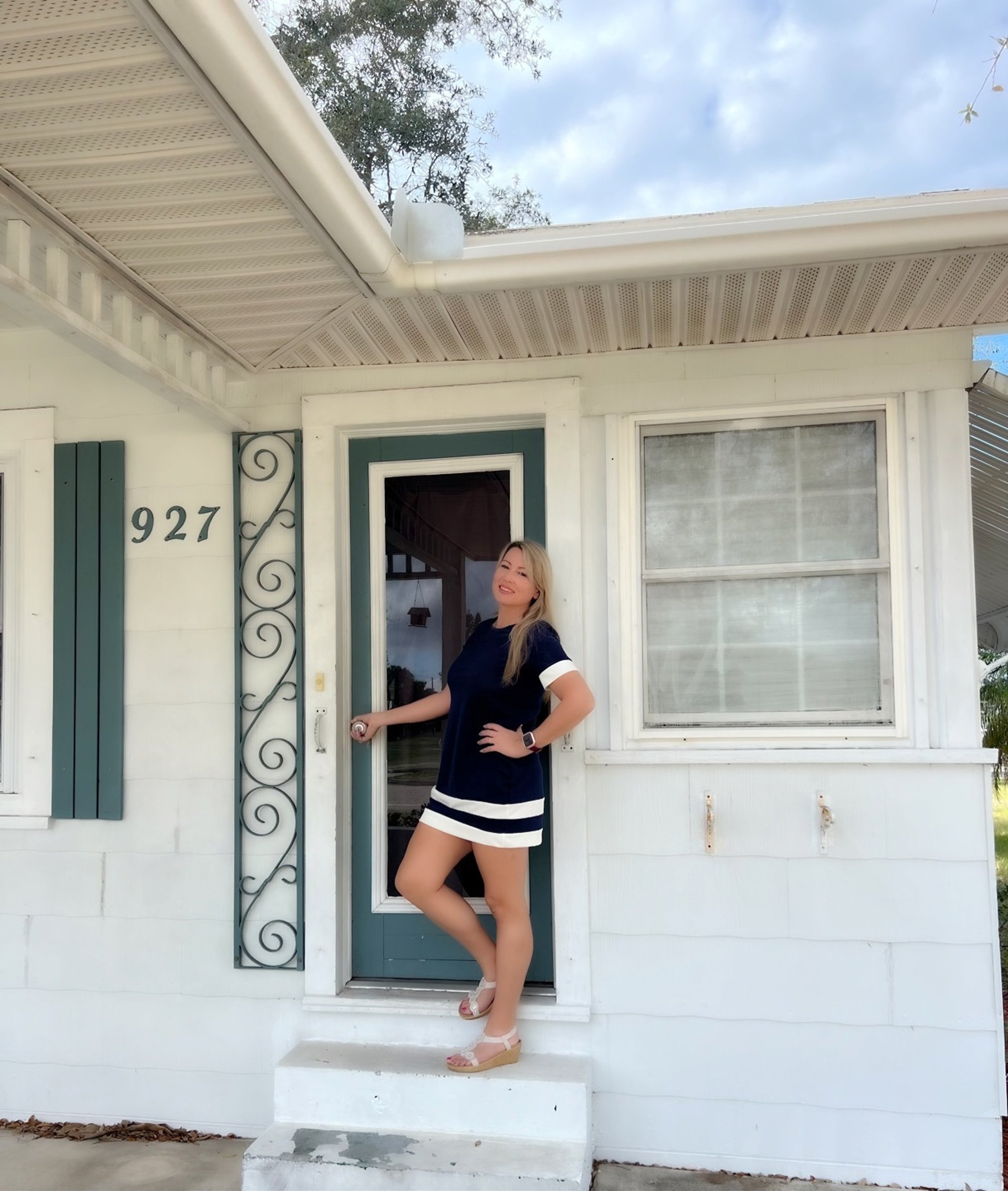 gray computer monitor